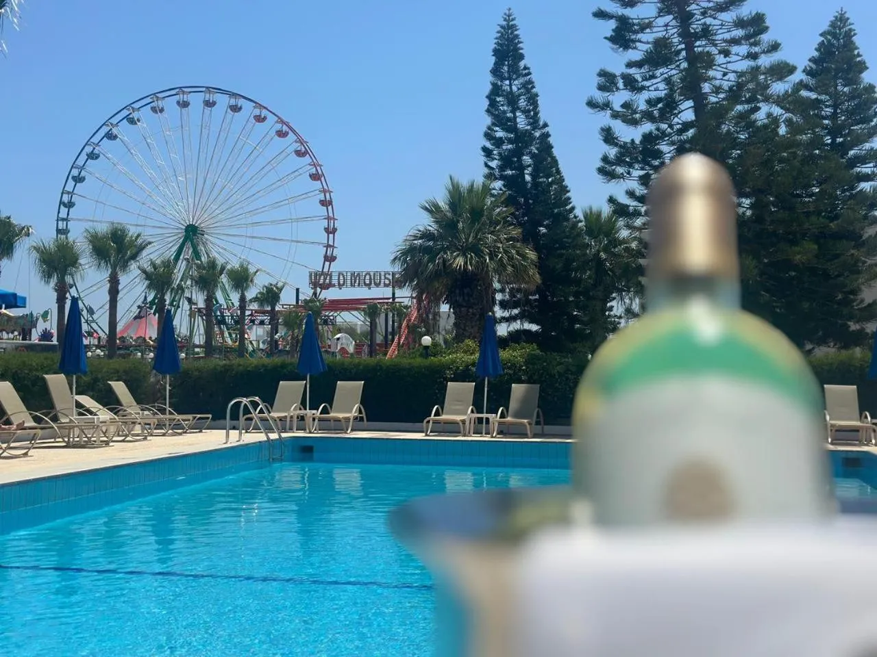 Swimming pool in Napa Jay Hotel