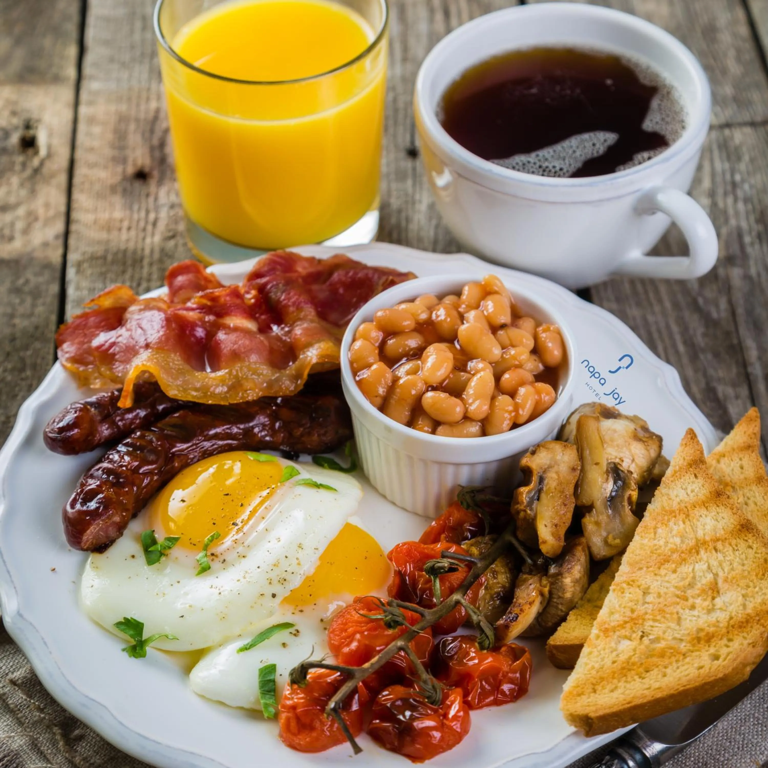 Food and drinks in Napa Jay Hotel