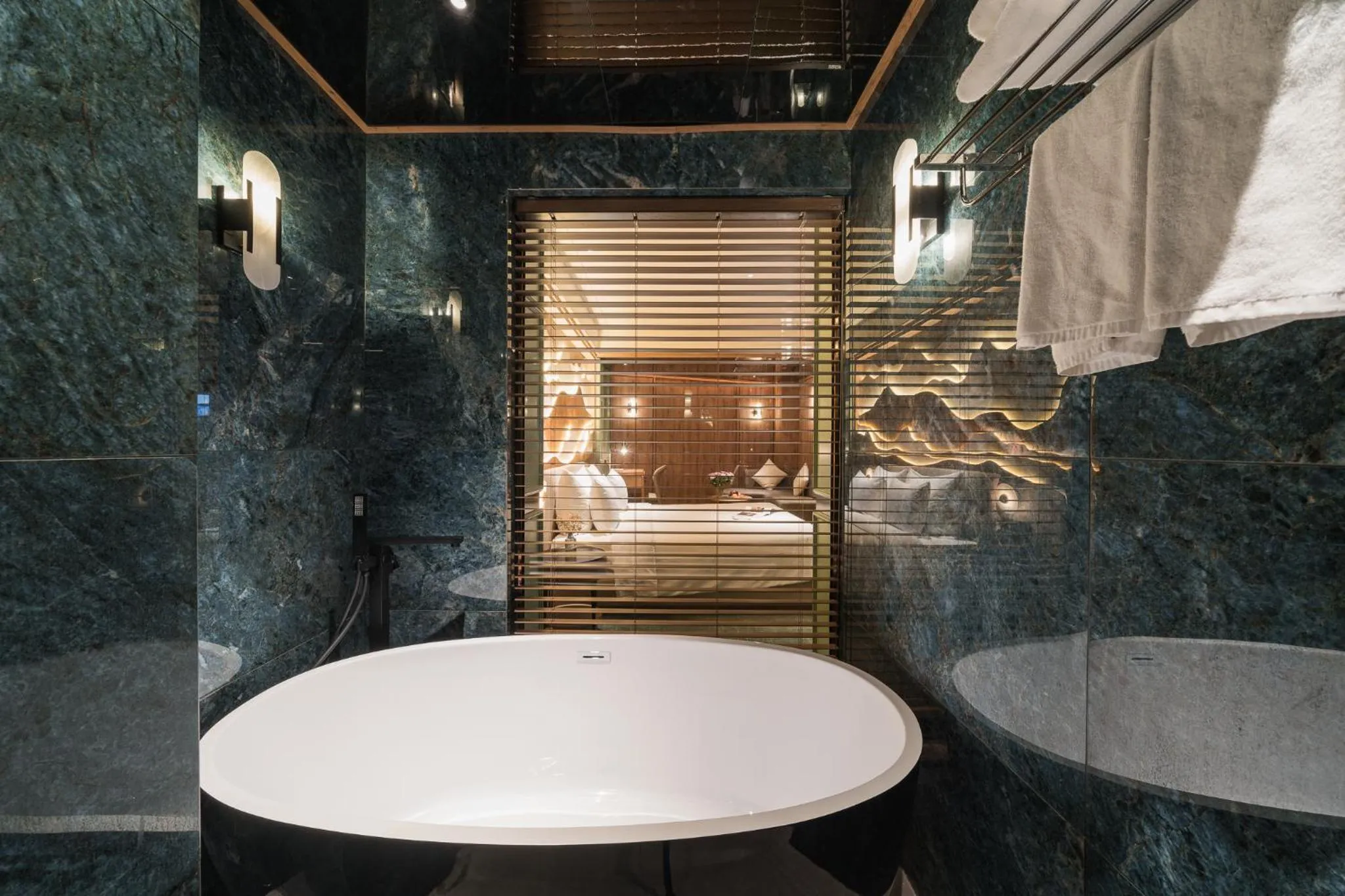 Bath in La Passion Premium Cau Go