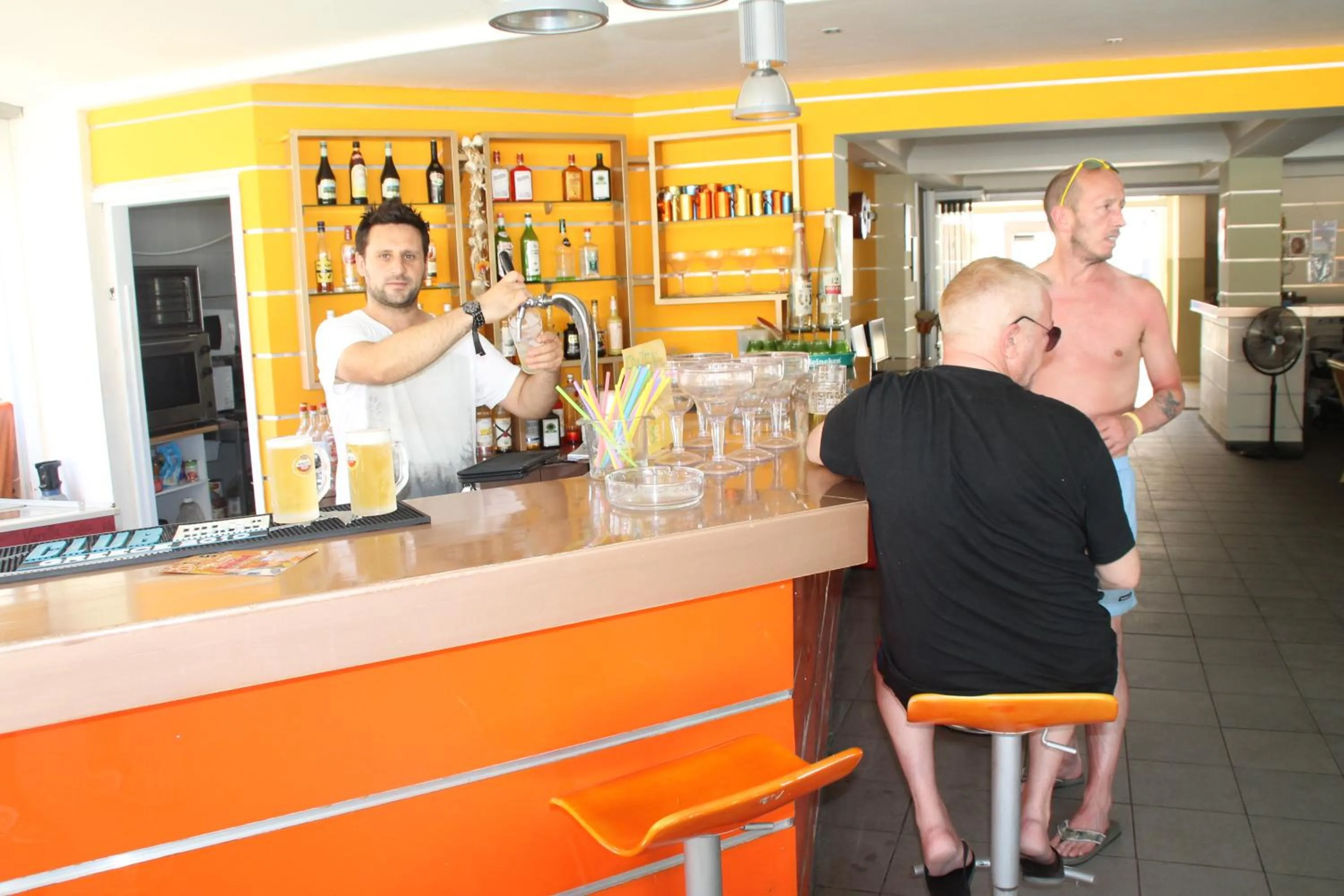 Restaurant/places to eat in Kavos Central