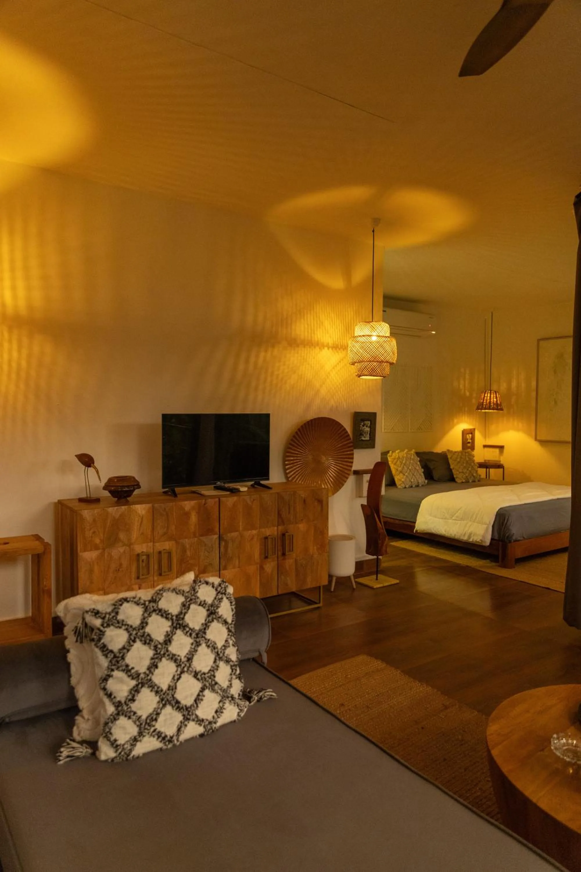 TV and multimedia, Bed in Pont Bleu Suites Riverside & Pool