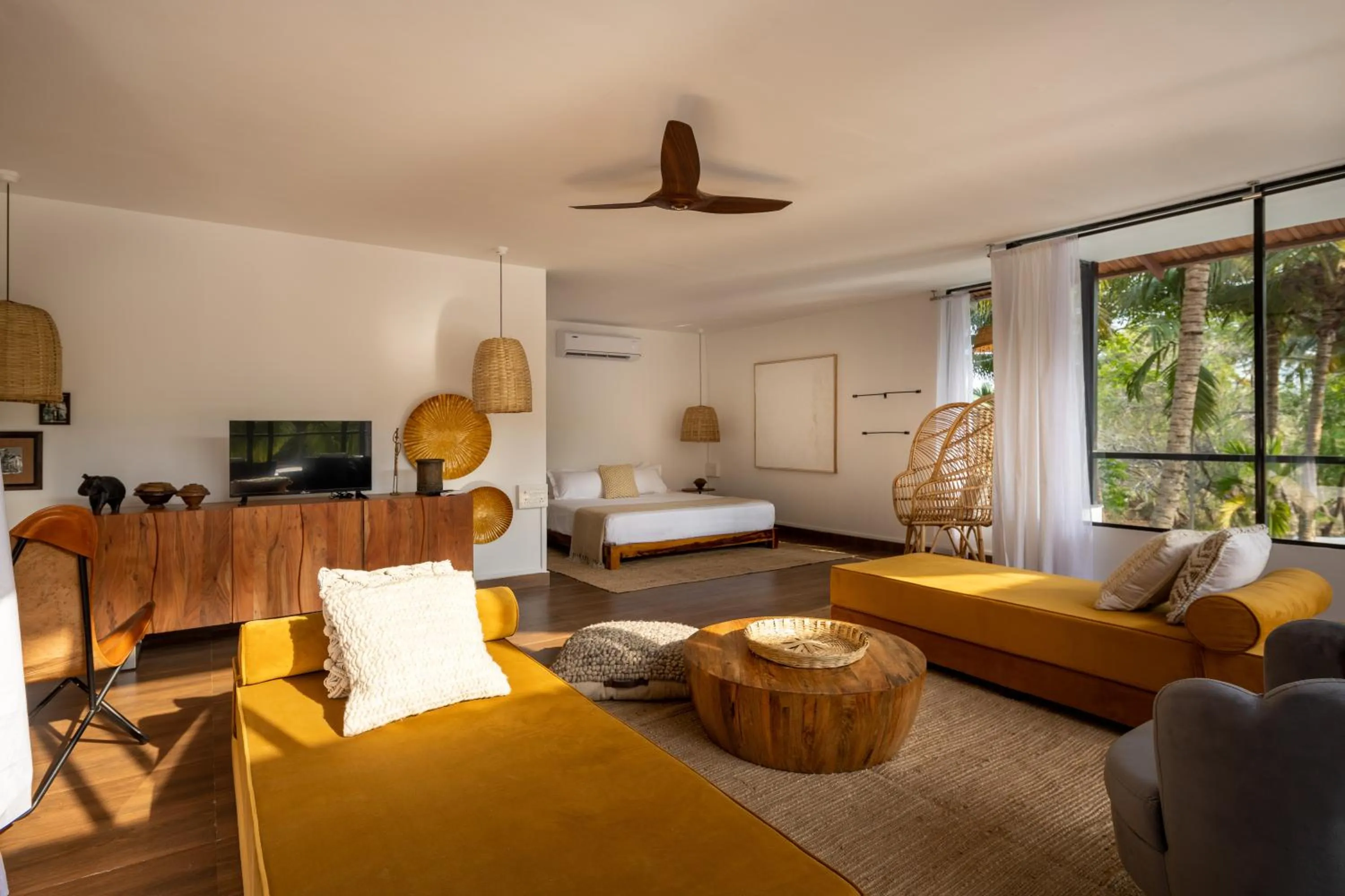 Living room, Bed in Pont Bleu Suites Riverside & Pool