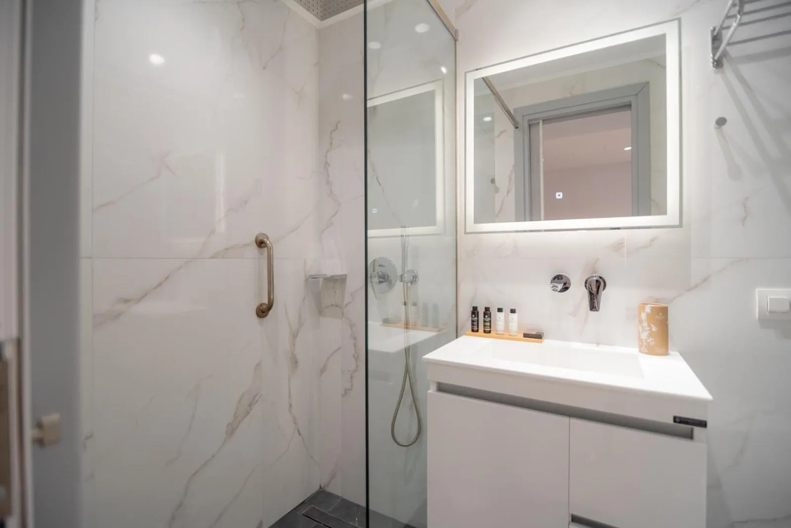 Shower in Contessa Bianca Luxury Suites