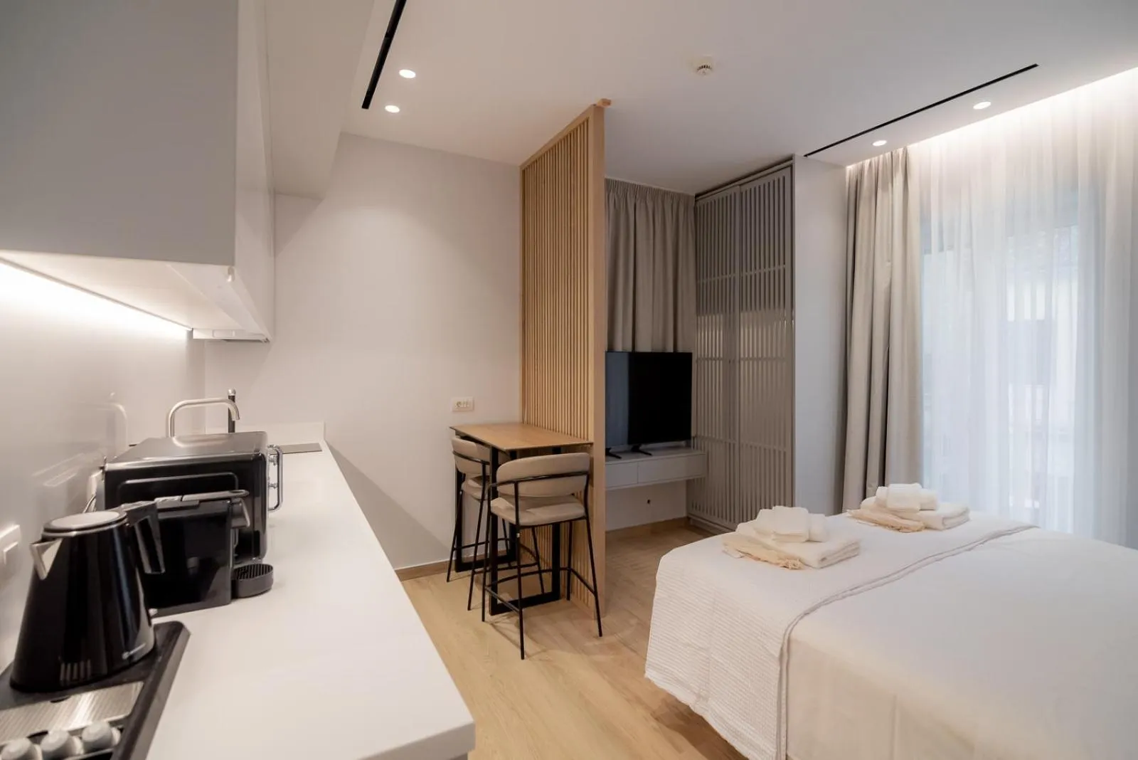 Photo of the whole room, Bed in Contessa Bianca Luxury Suites