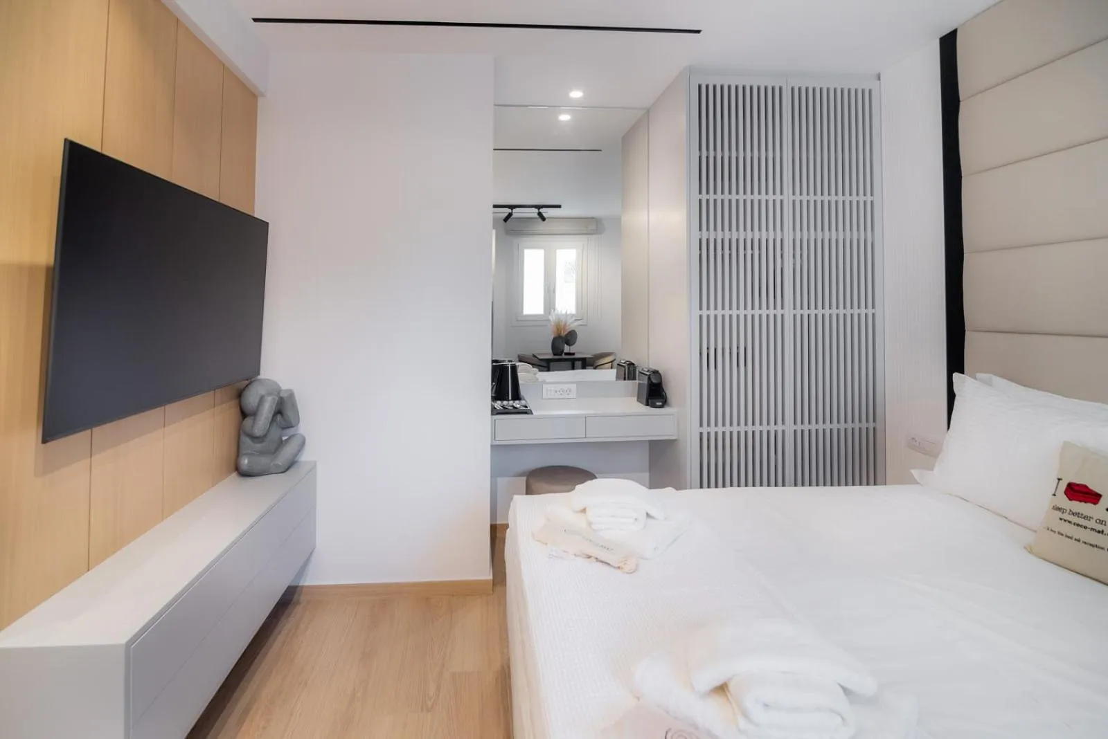 Bed in Contessa Bianca Luxury Suites