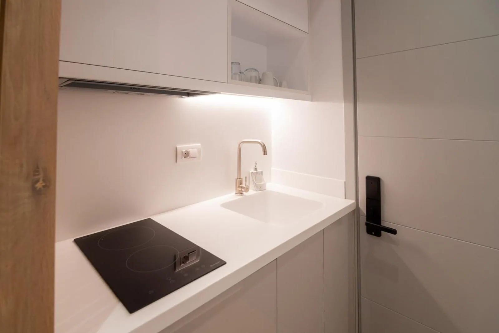 Kitchen or kitchenette in Contessa Bianca Luxury Suites