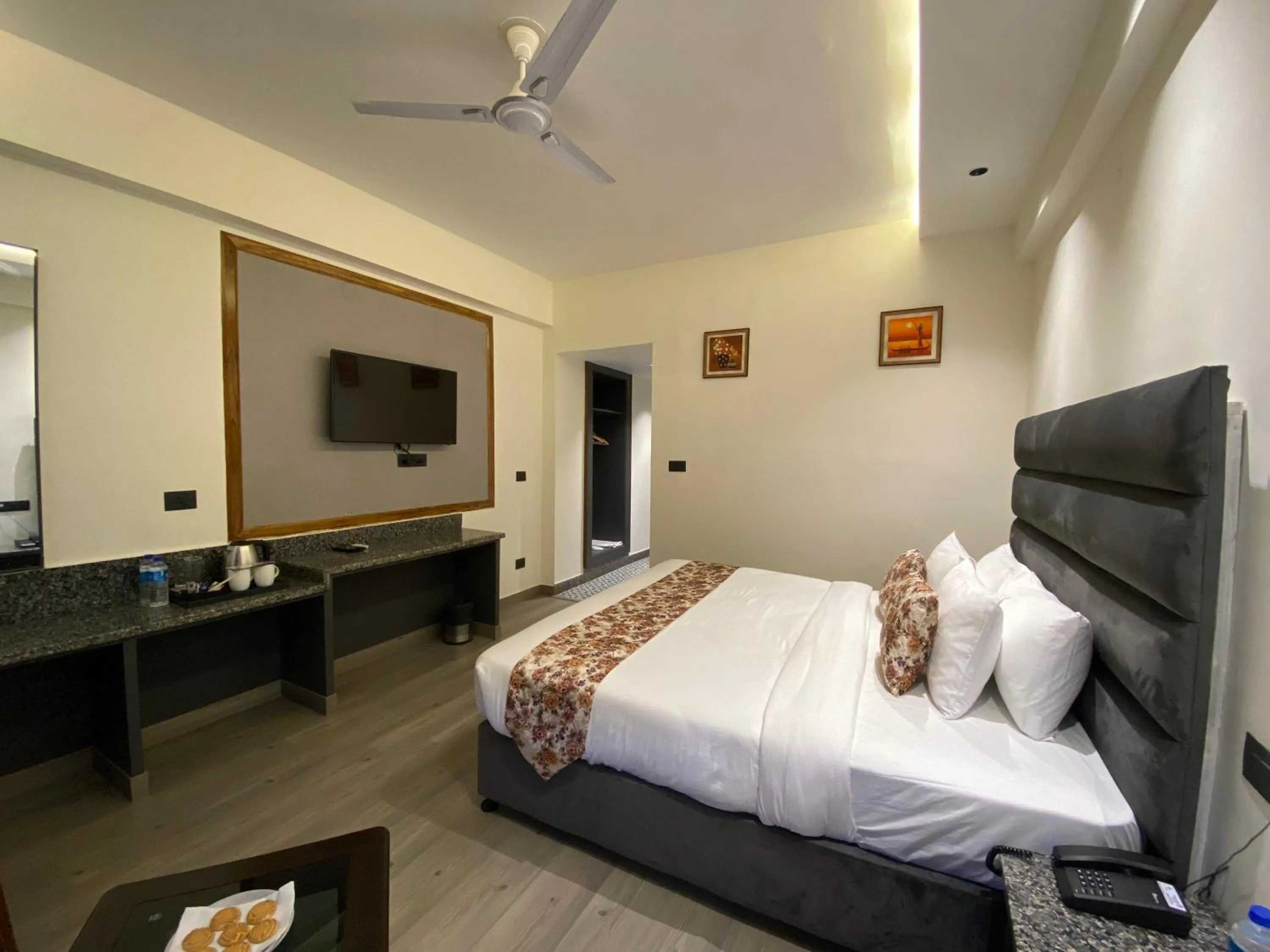 Photo of the whole room, Bed in Click Sunburry Hotel Katra