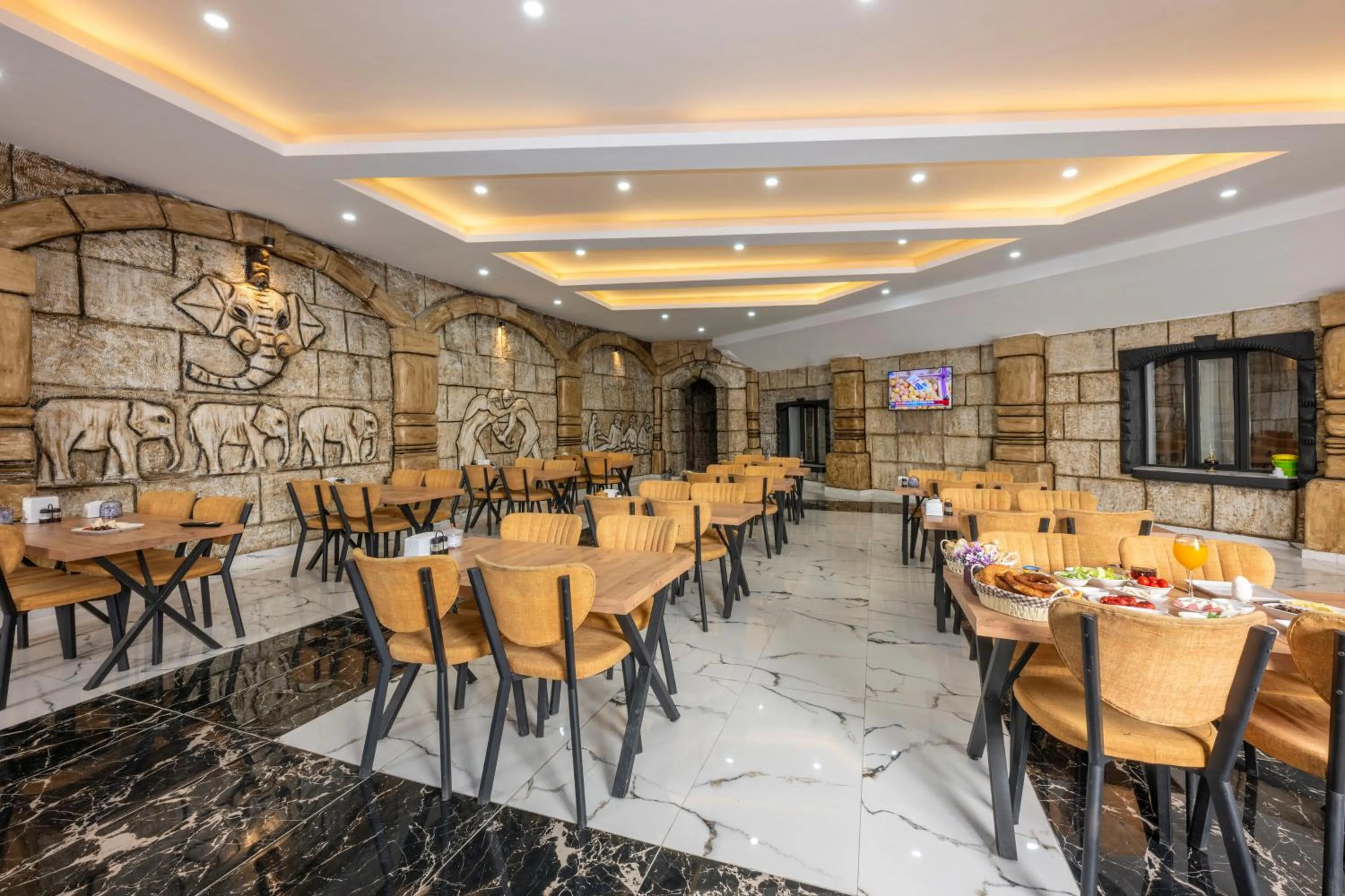 Restaurant/places to eat in LEGEND TULIP HOTEL