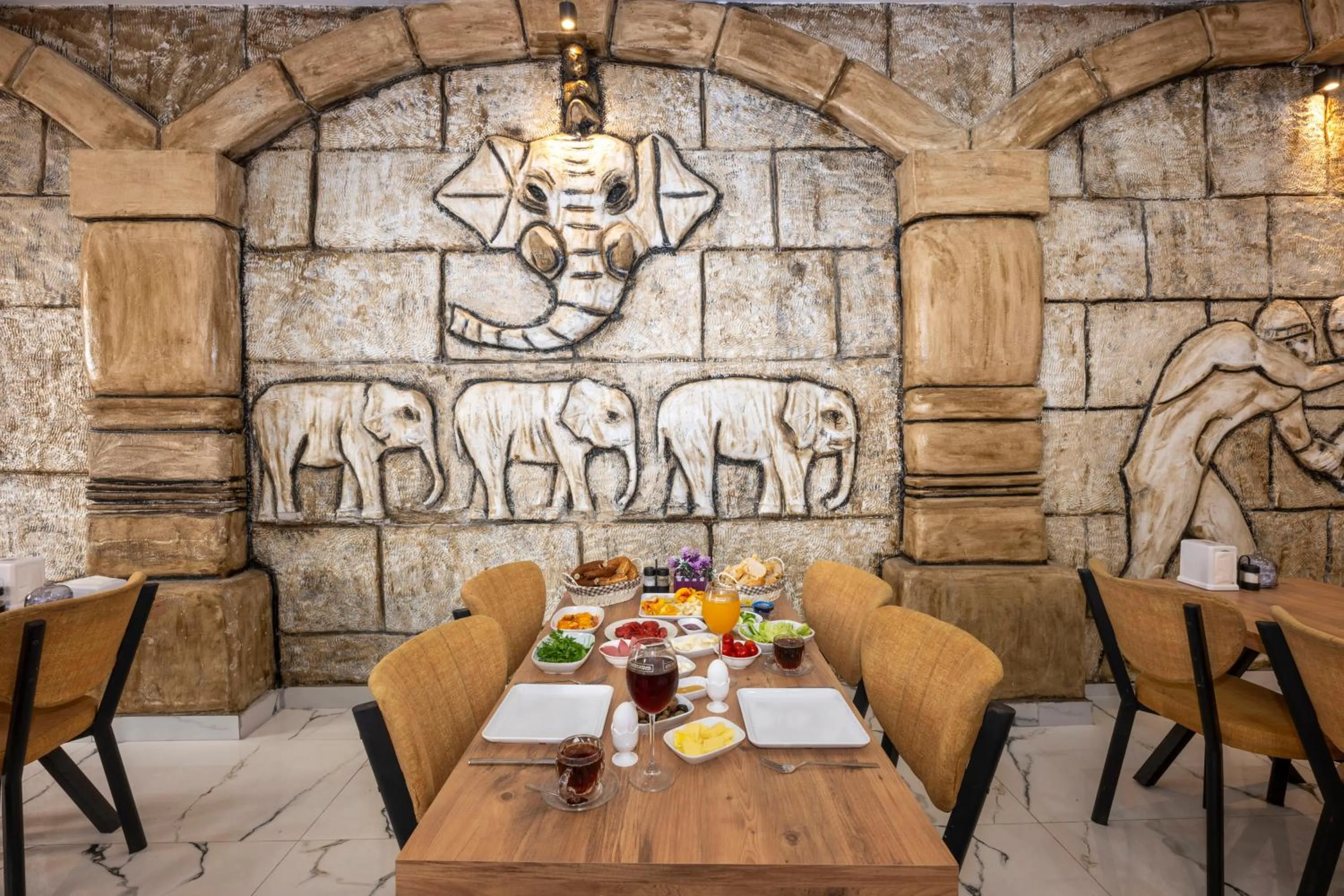 Restaurant/places to eat in LEGEND TULIP HOTEL