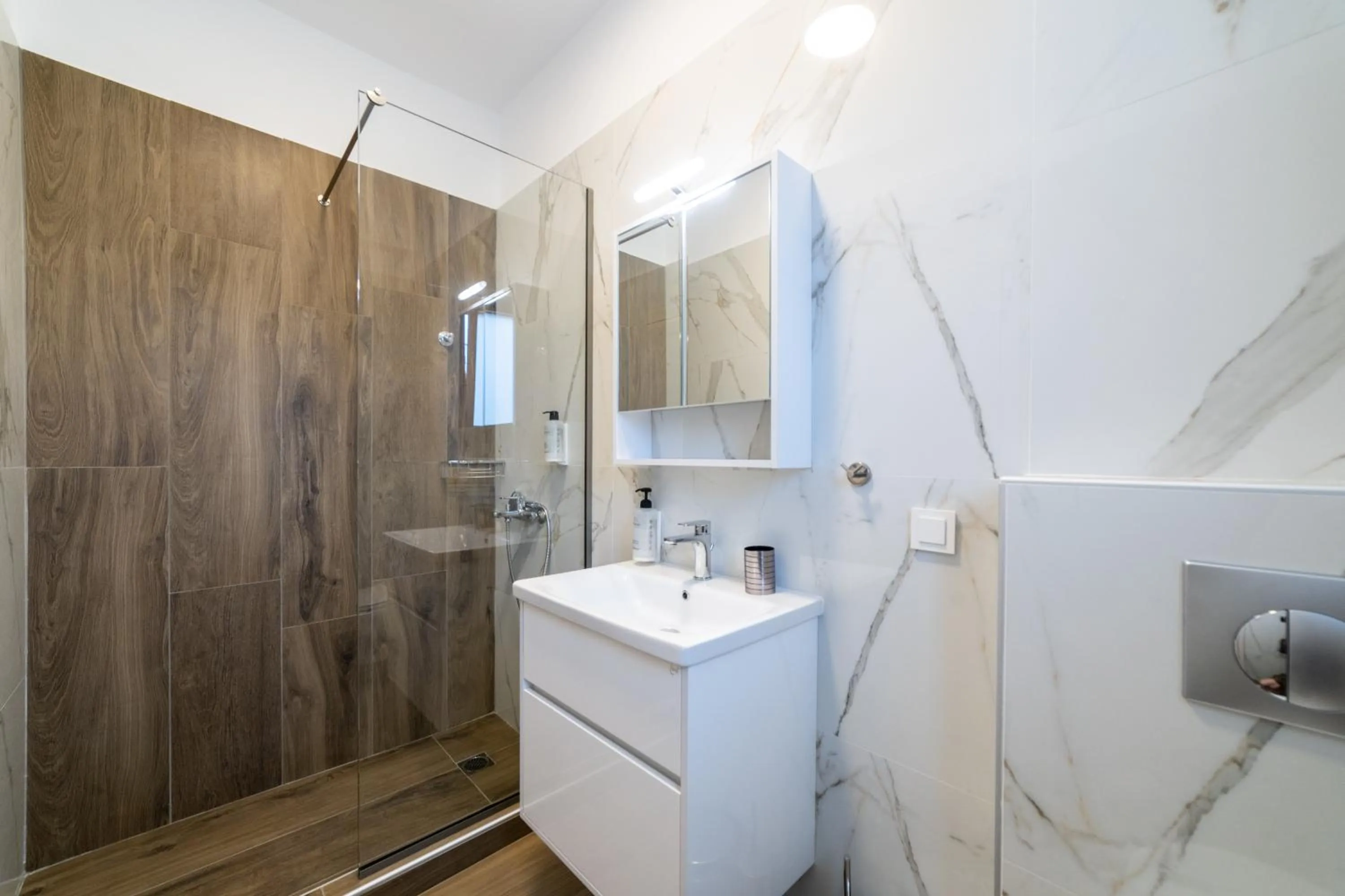 Shower in Argilos & Argilos Deluxe Residential Complexes