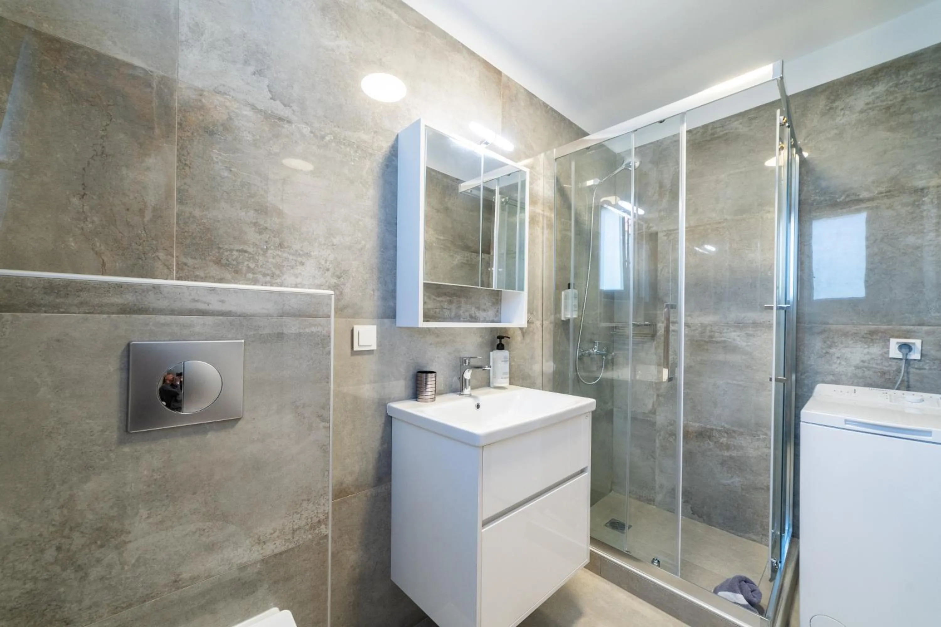 Shower in Argilos & Argilos Deluxe Residential Complexes