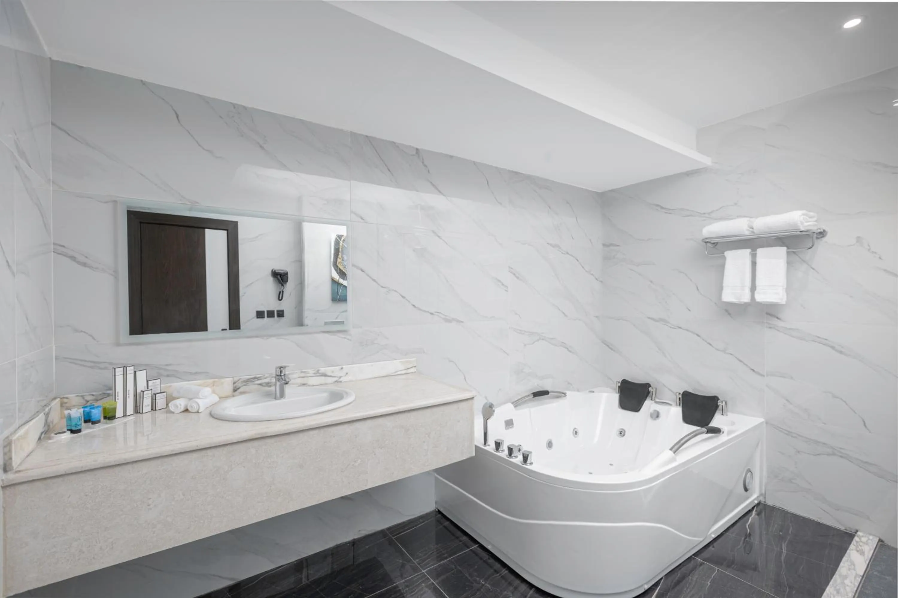 Bathroom in Jasmien Golden