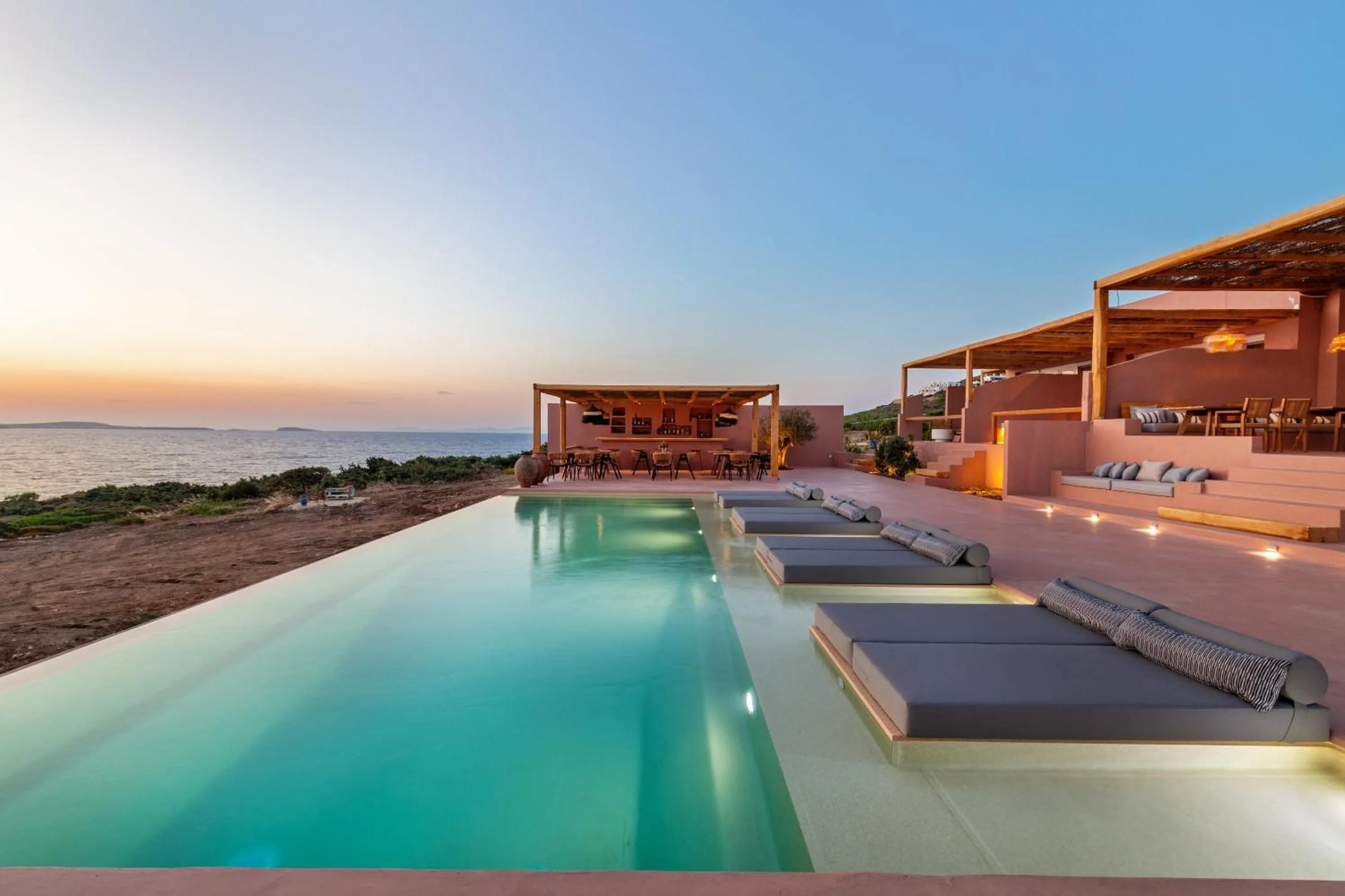 Swimming pool in Akre Hotel - Designed for Adults
