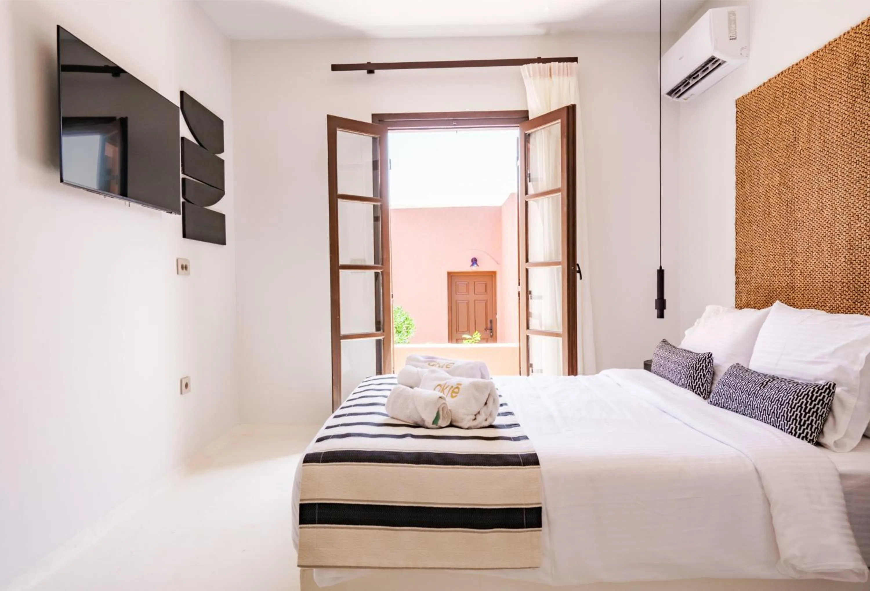 Bed in Akre Hotel - Designed for Adults