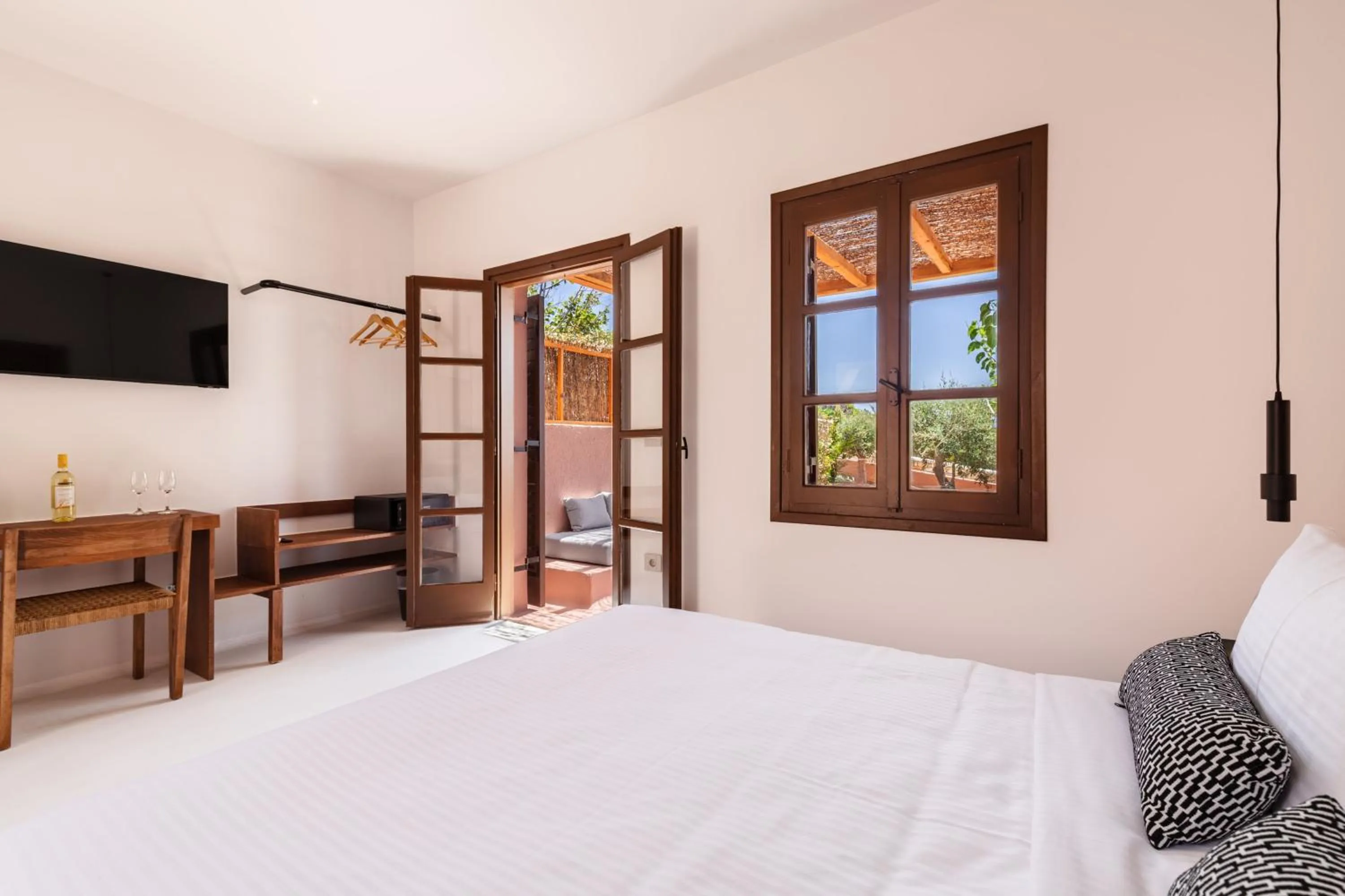 TV and multimedia, Bed in Akre Hotel - Designed for Adults