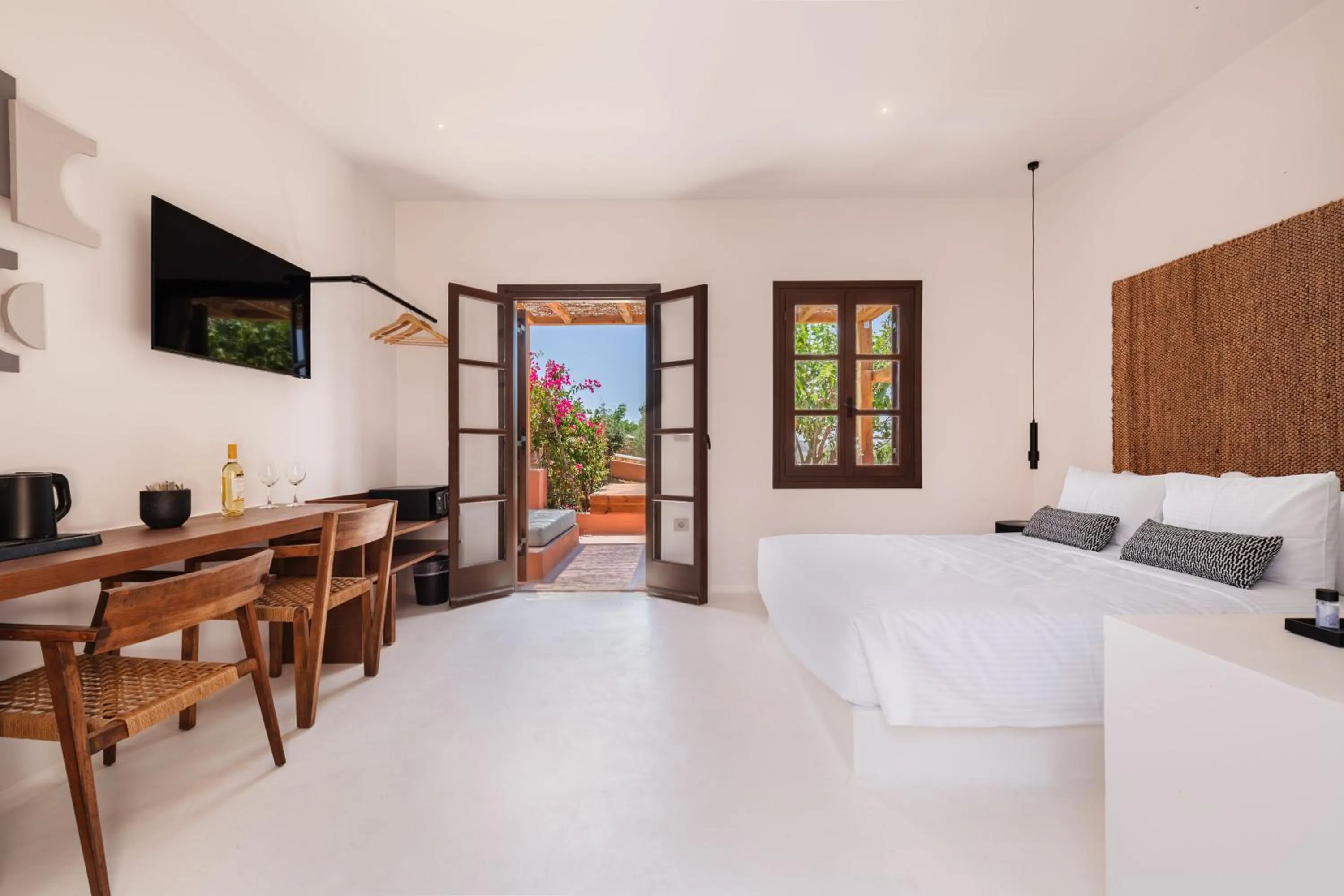 Photo of the whole room, Bed in Akre Hotel - Designed for Adults