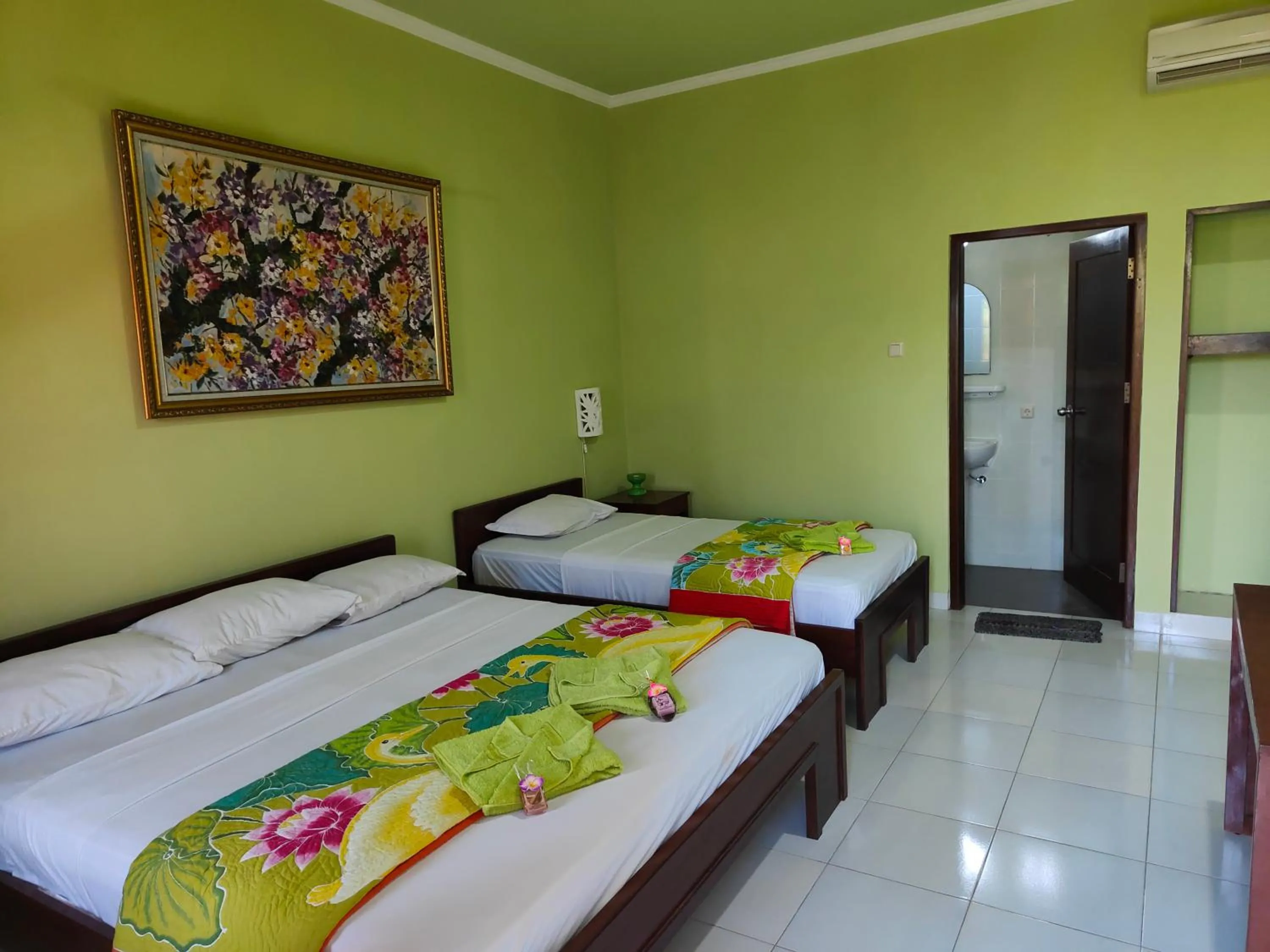 Bed in Berlian Inn Kuta Beach