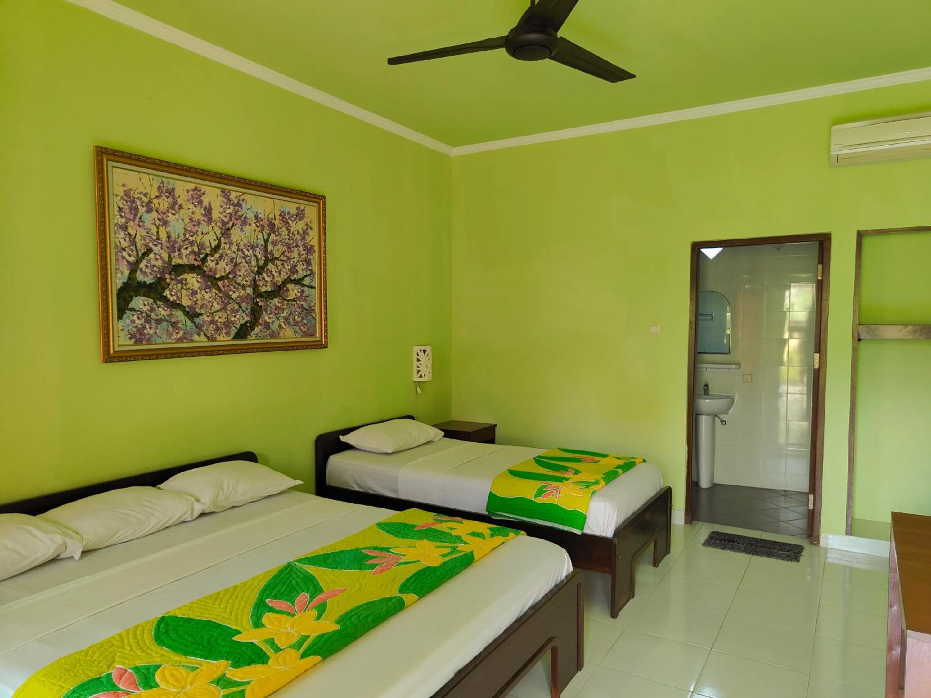 Bed in Berlian Inn Kuta Beach