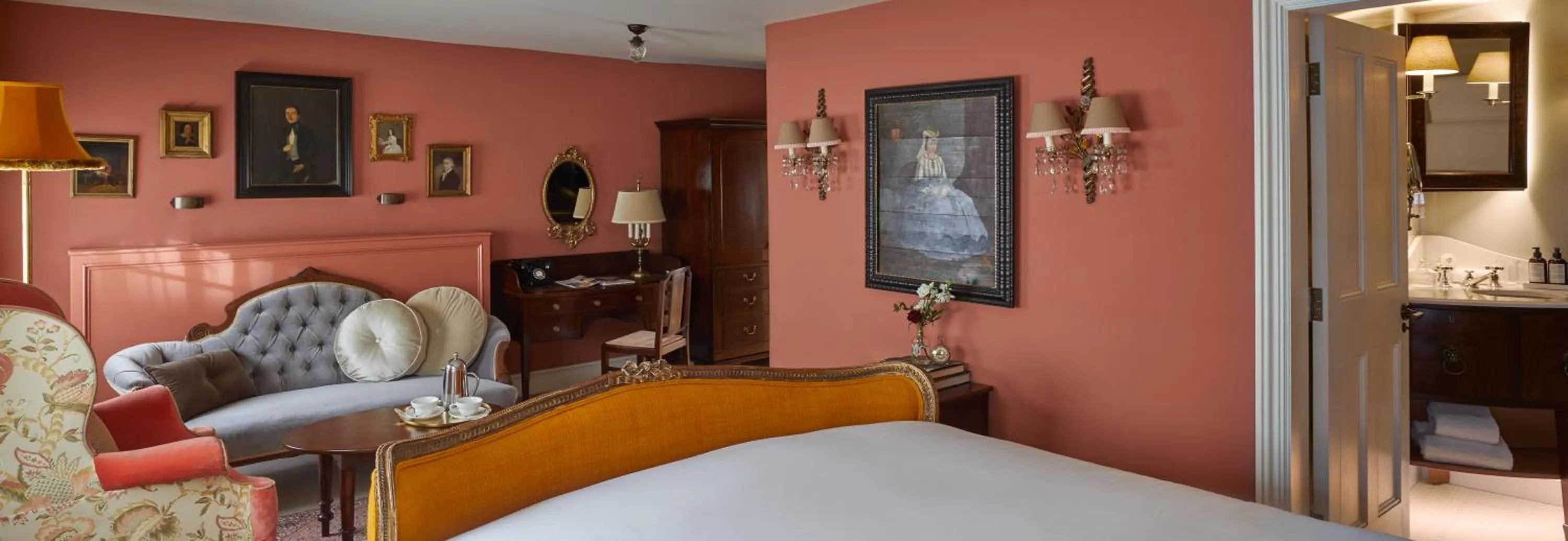 Photo of the whole room, Bed in Henrys Townhouse Marylebone, London