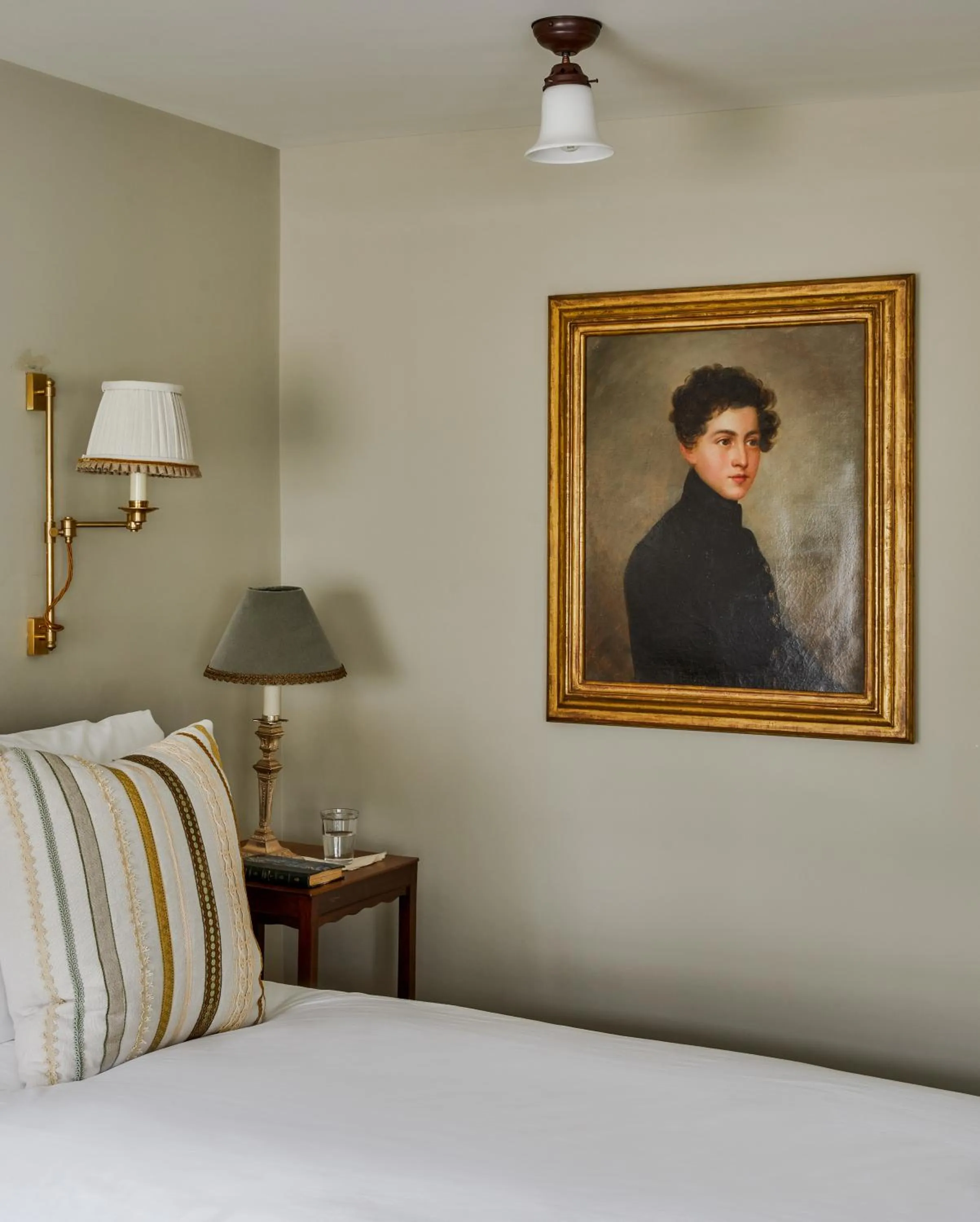 Bed in Henrys Townhouse Marylebone, London