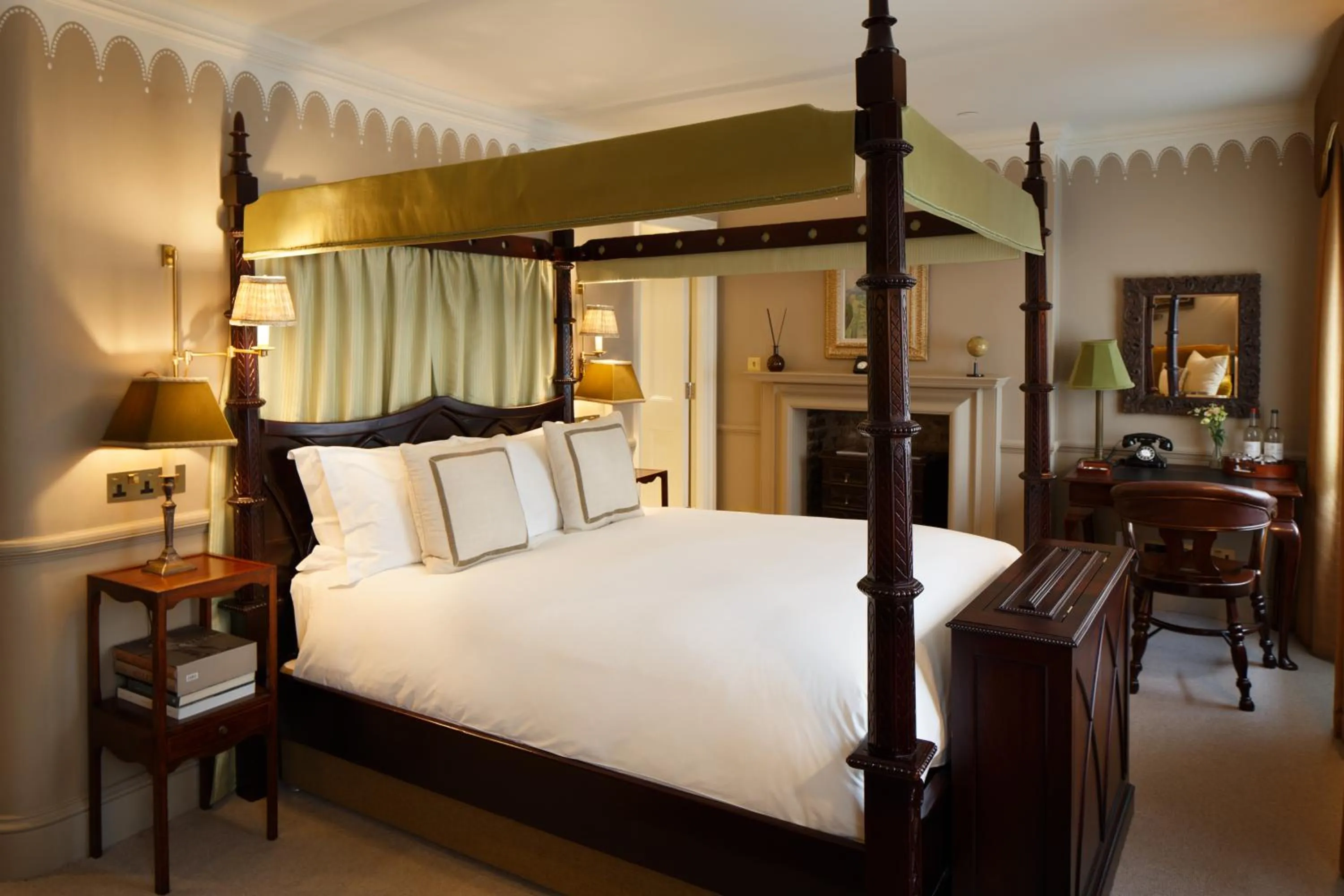 Bed in Henrys Townhouse Marylebone, London