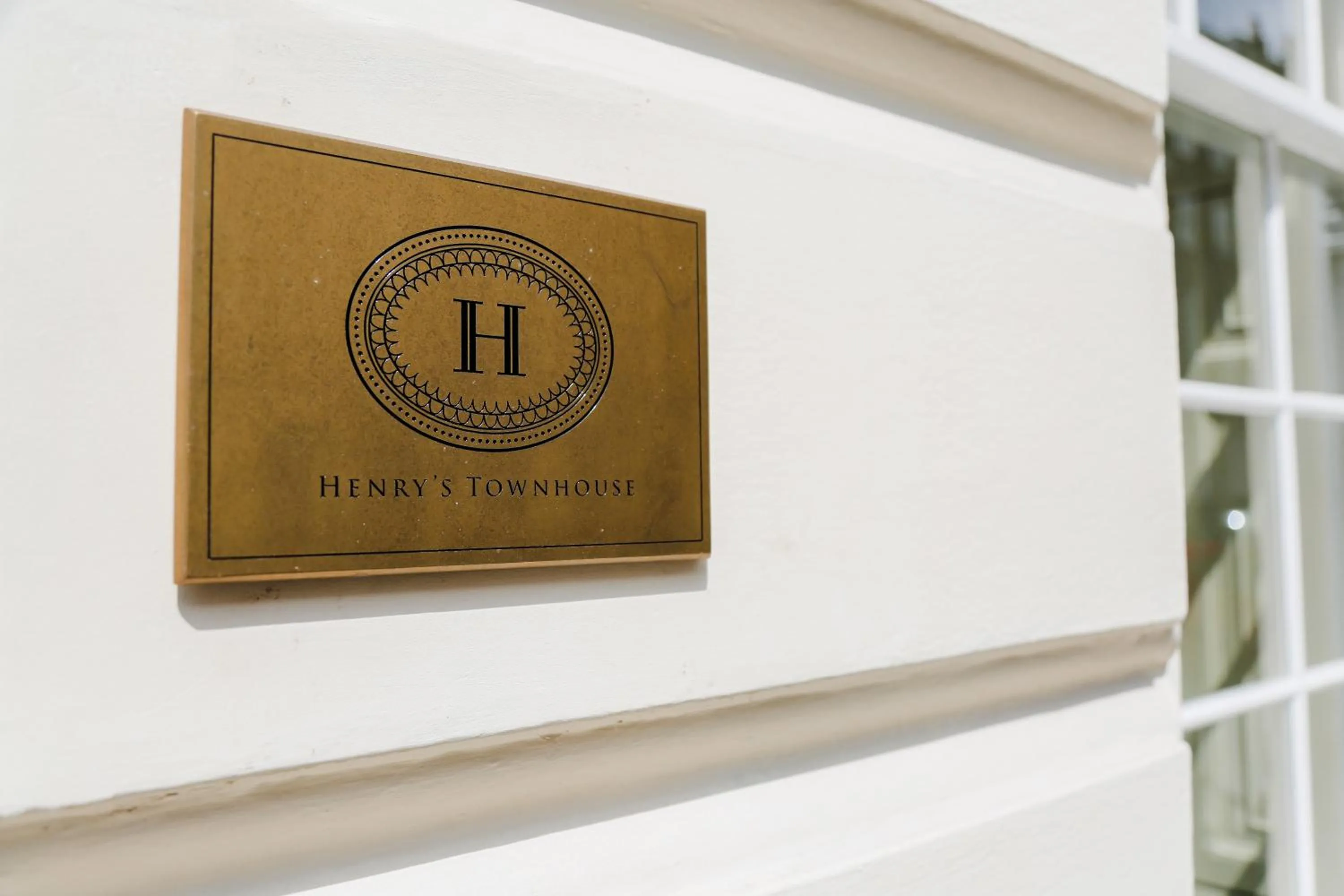 Property logo or sign in Henrys Townhouse Marylebone, London