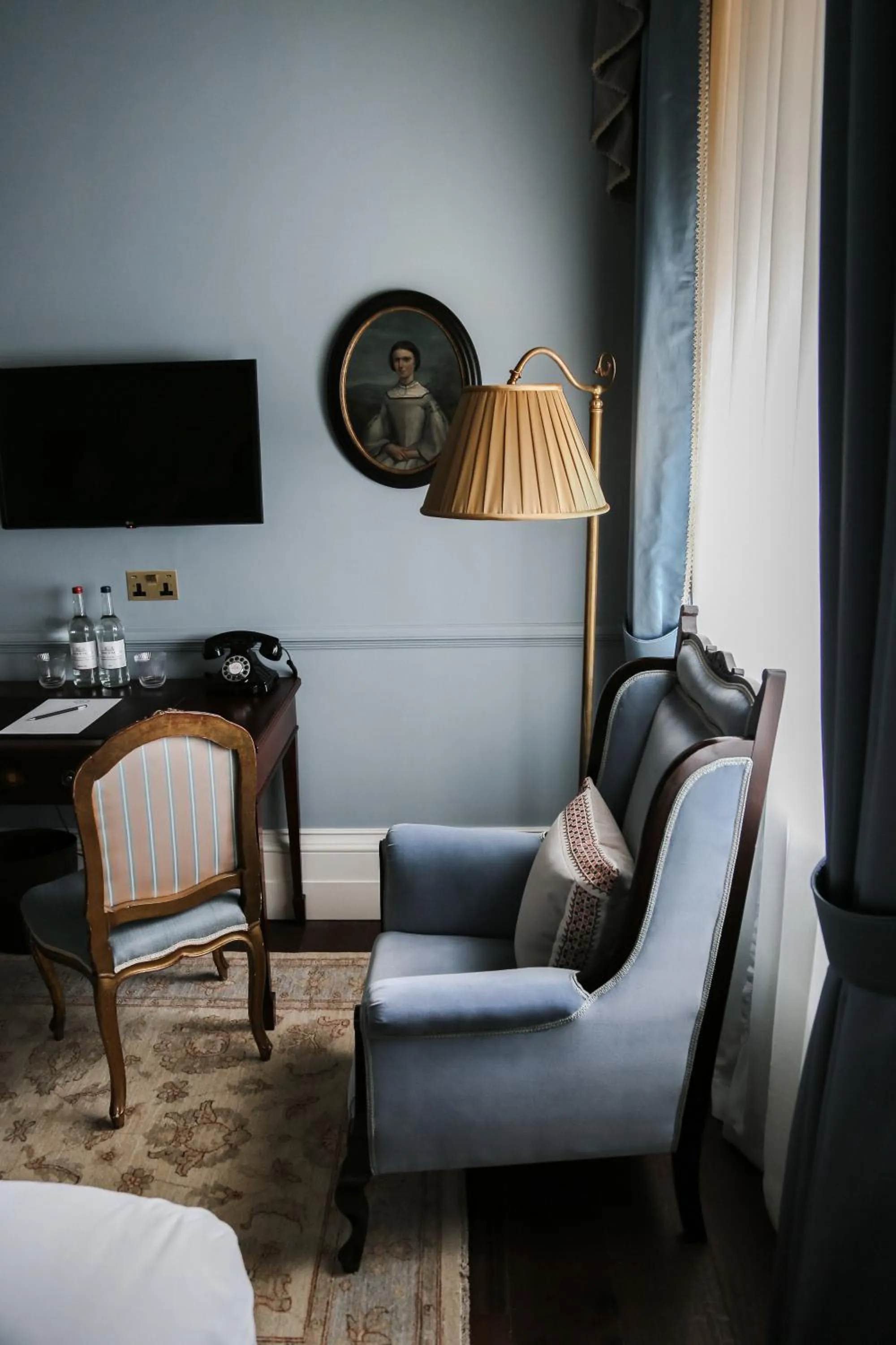 TV and multimedia in Henrys Townhouse Marylebone, London