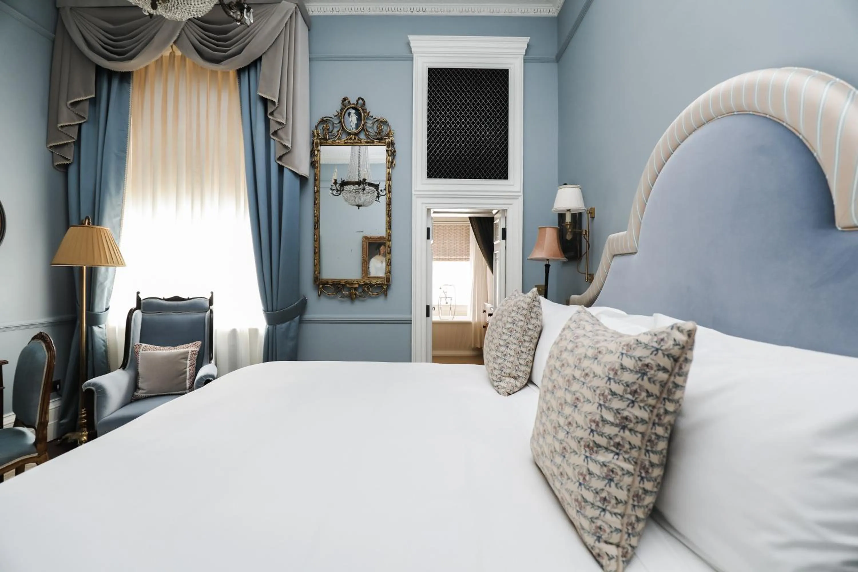 Bed in Henrys Townhouse Marylebone, London