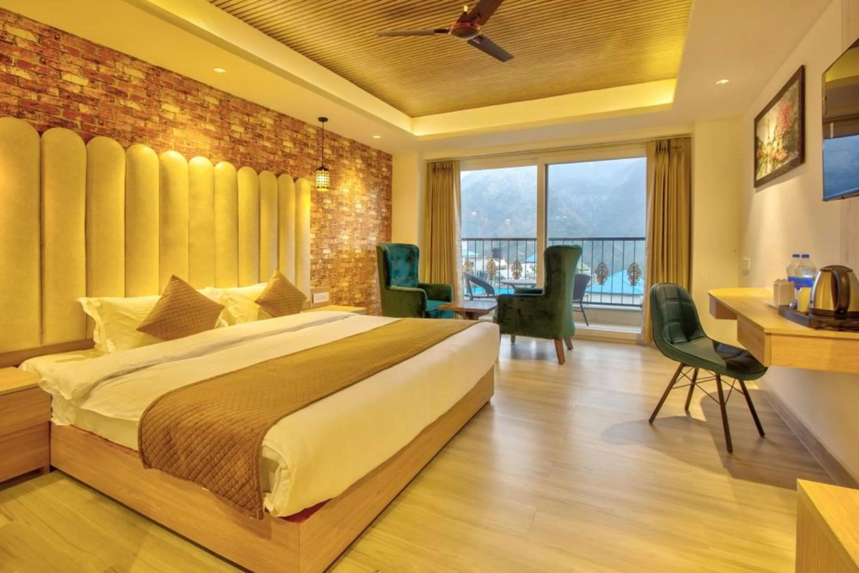 Bed in Hotel Katson Castle Dharamshala