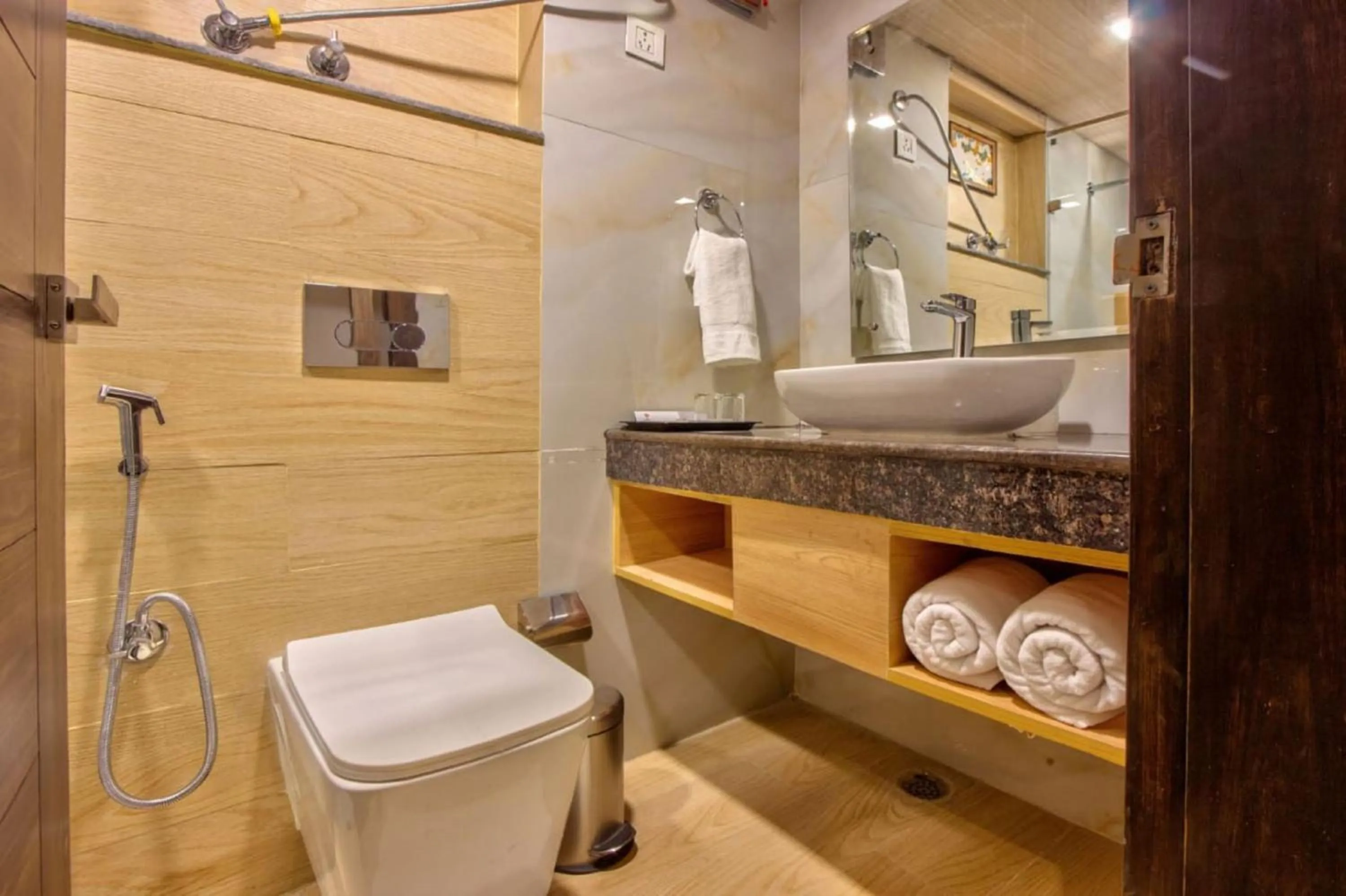 Shower in Hotel Katson Castle Dharamshala