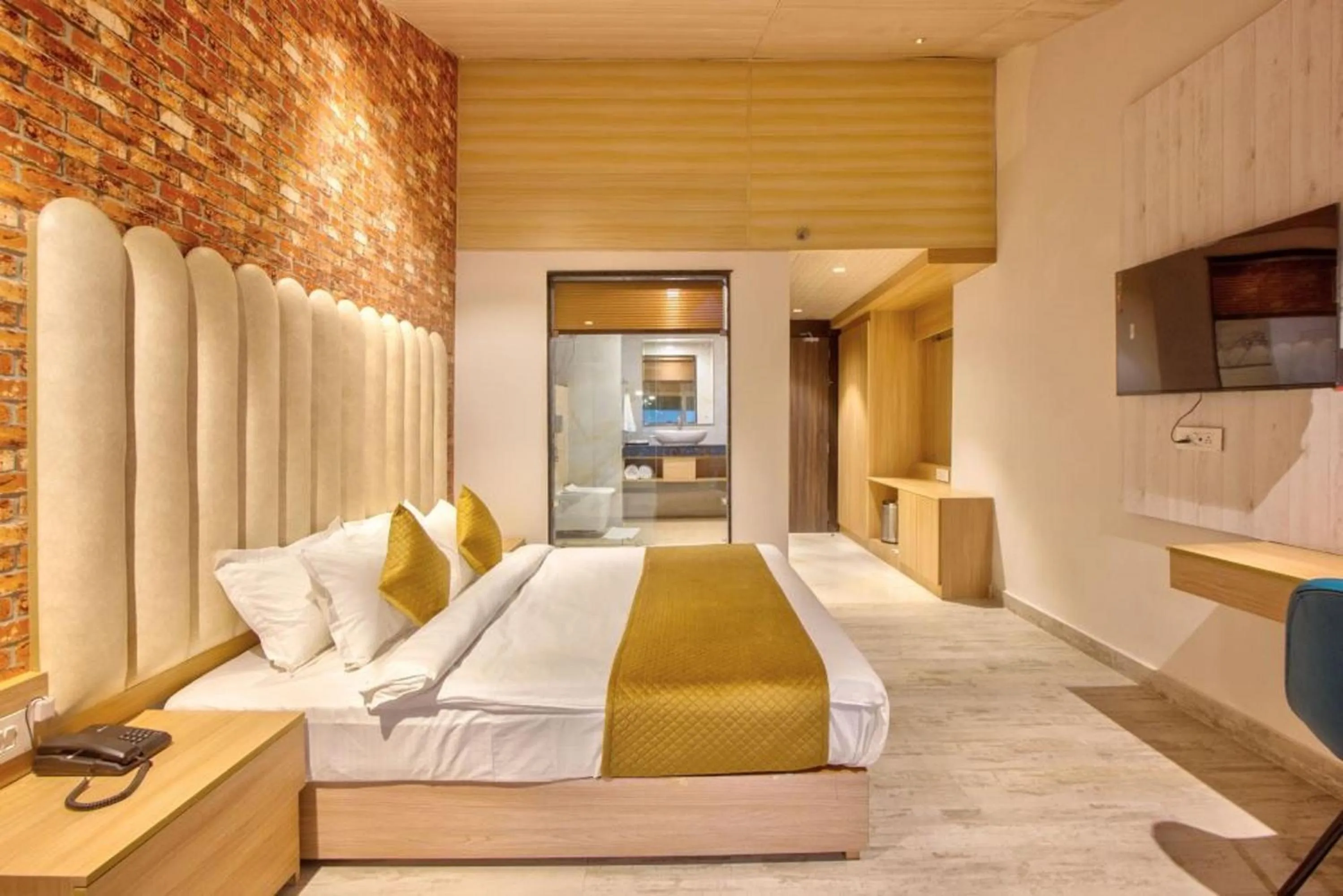 Bed in Hotel Katson Castle Dharamshala