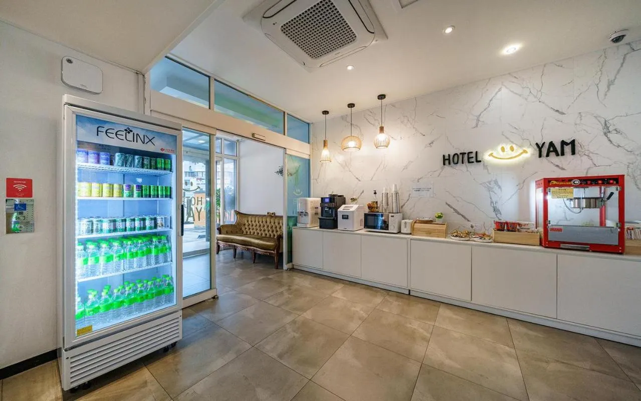 Restaurant/places to eat in Hotel Yam Gumi