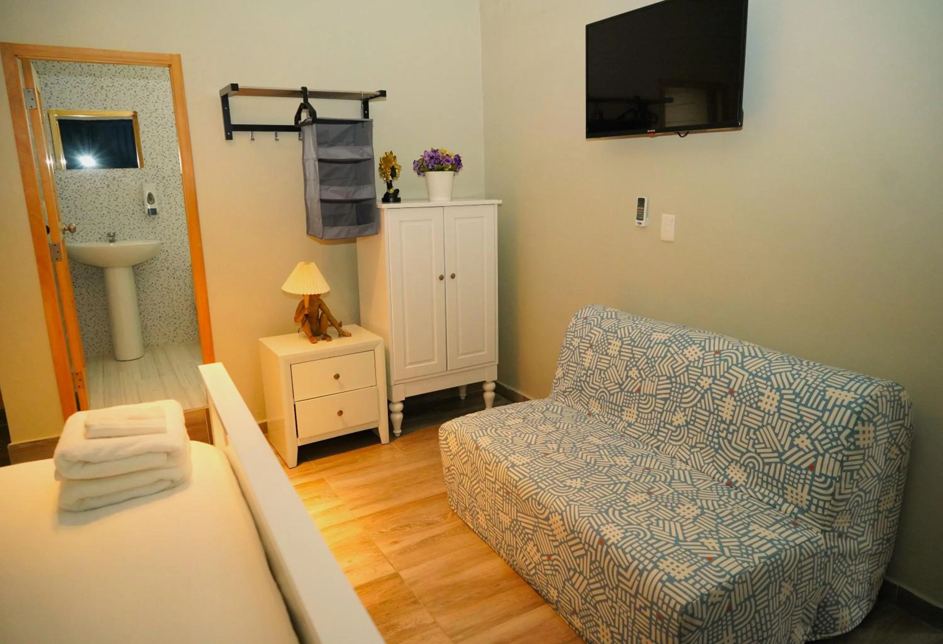 TV and multimedia, Bed in Hostal 53 Boutique Santo Domingo