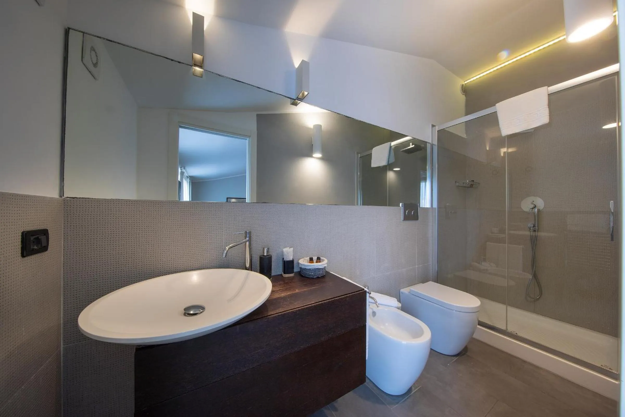 Shower in Il Battistero Siena Residenza d'Epoca