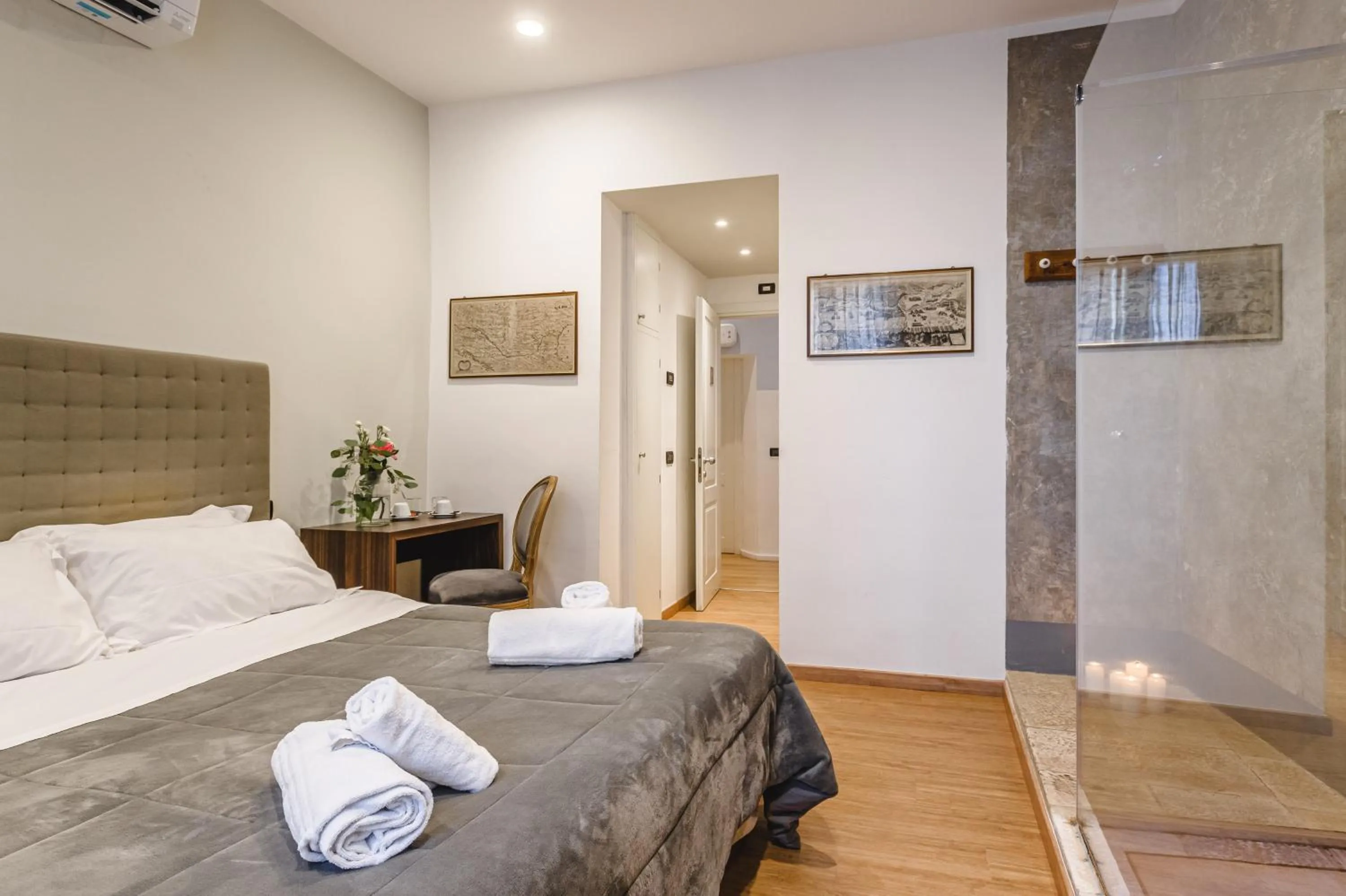 Photo of the whole room, Bed in Il Battistero Siena Residenza d'Epoca