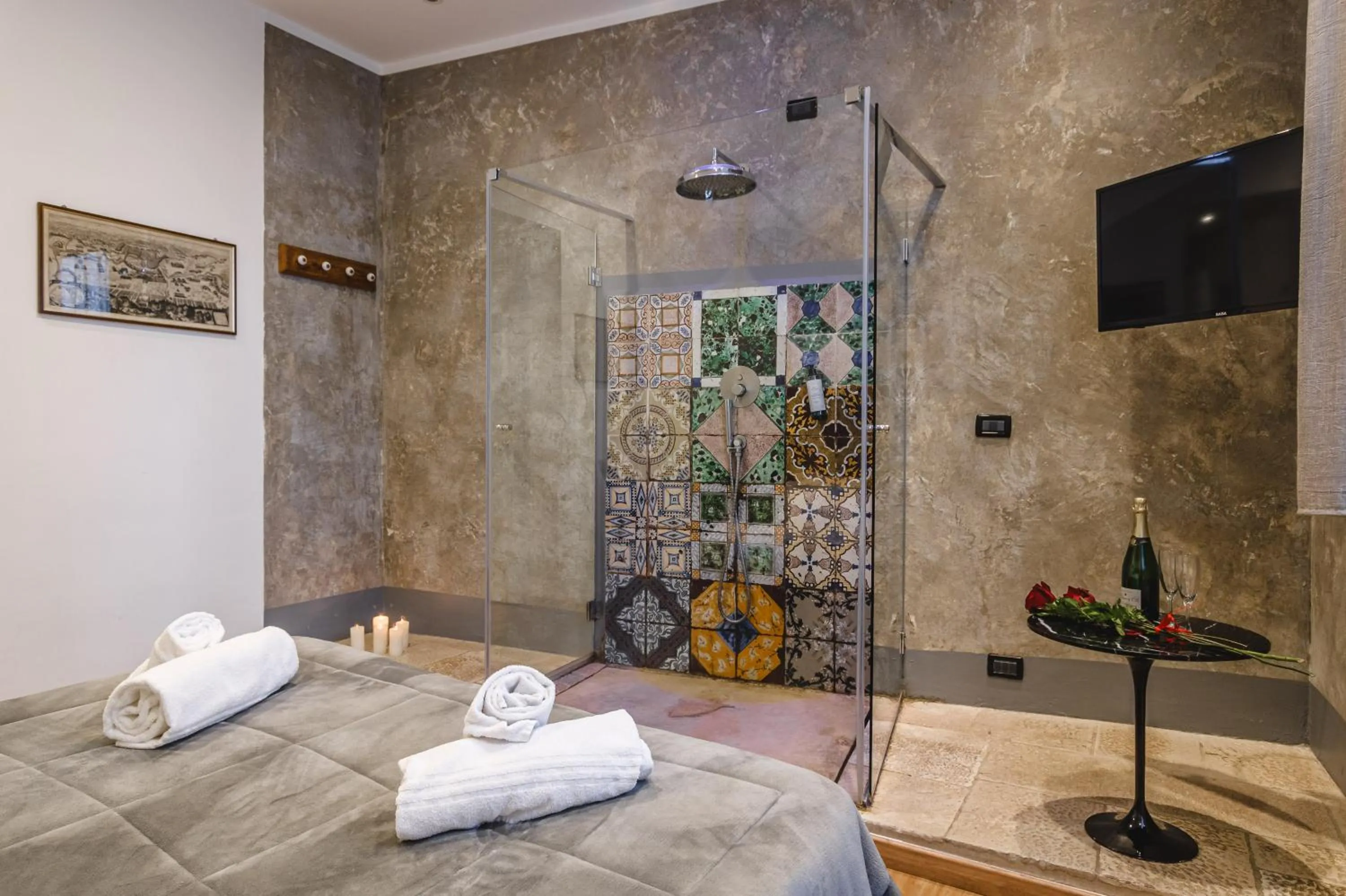 Shower, Bed in Il Battistero Siena Residenza d'Epoca