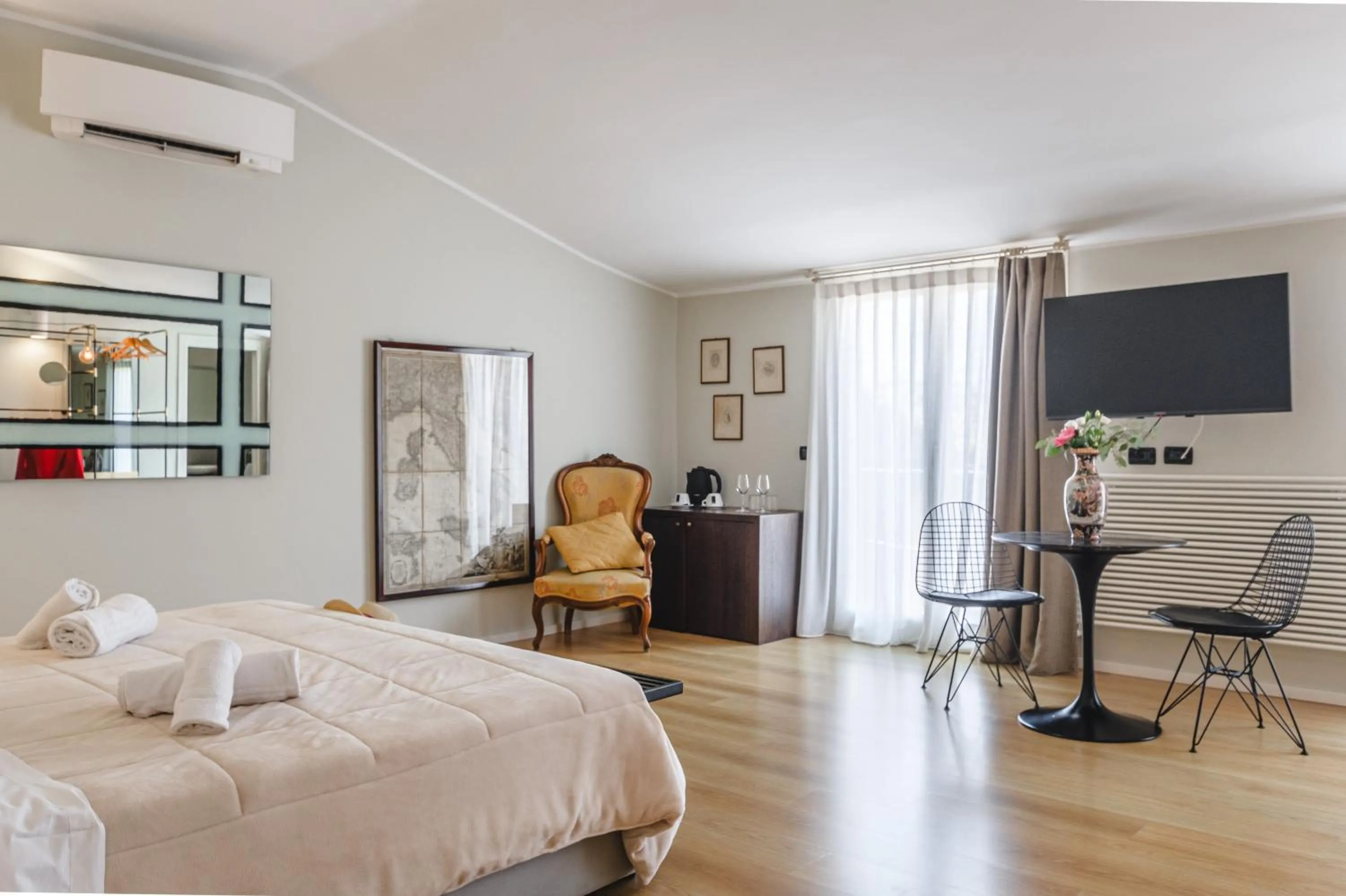 Photo of the whole room, Bed in Il Battistero Siena Residenza d'Epoca