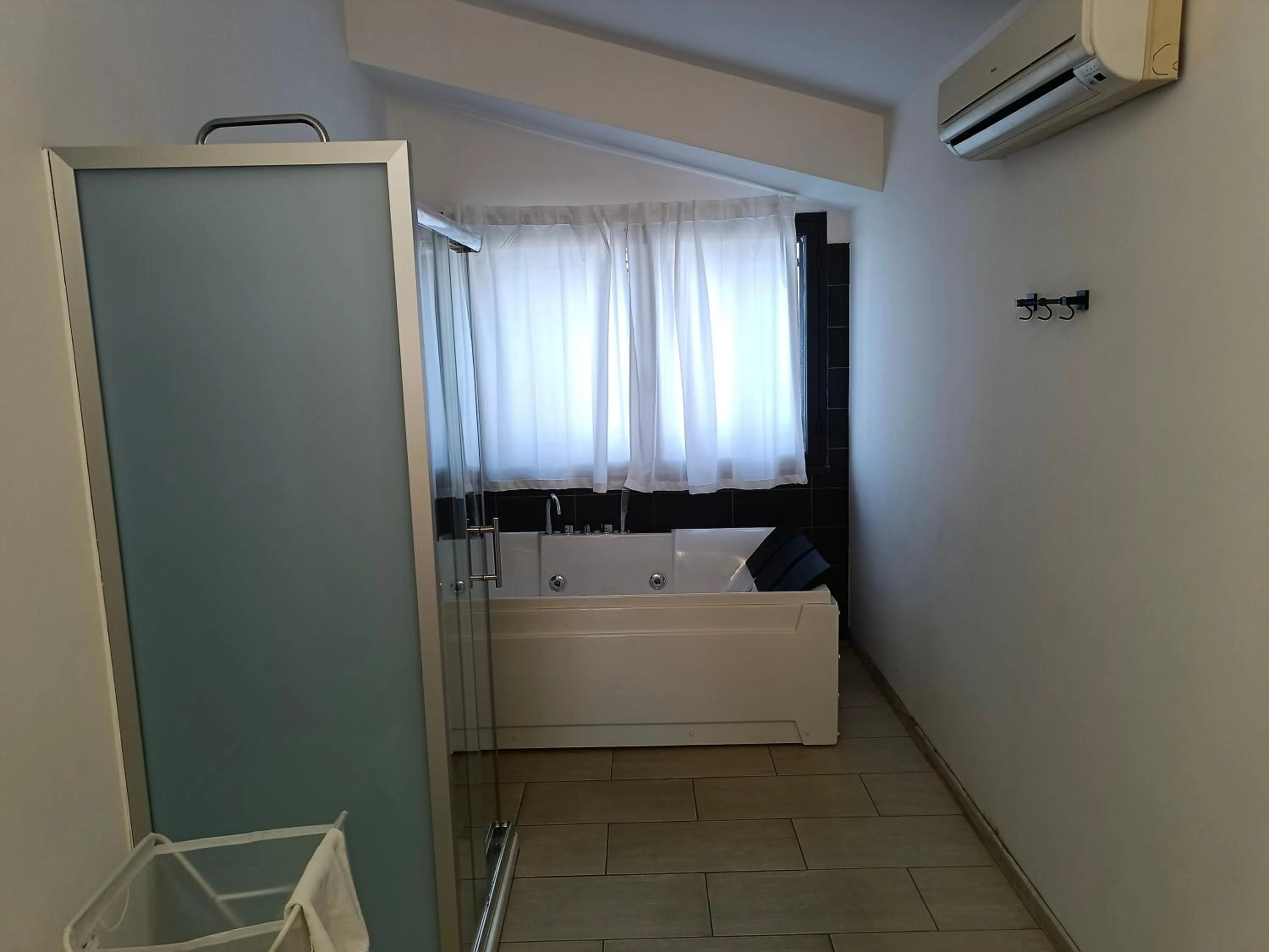 Royal Playa Suite and Apartament -private parking- self chek out