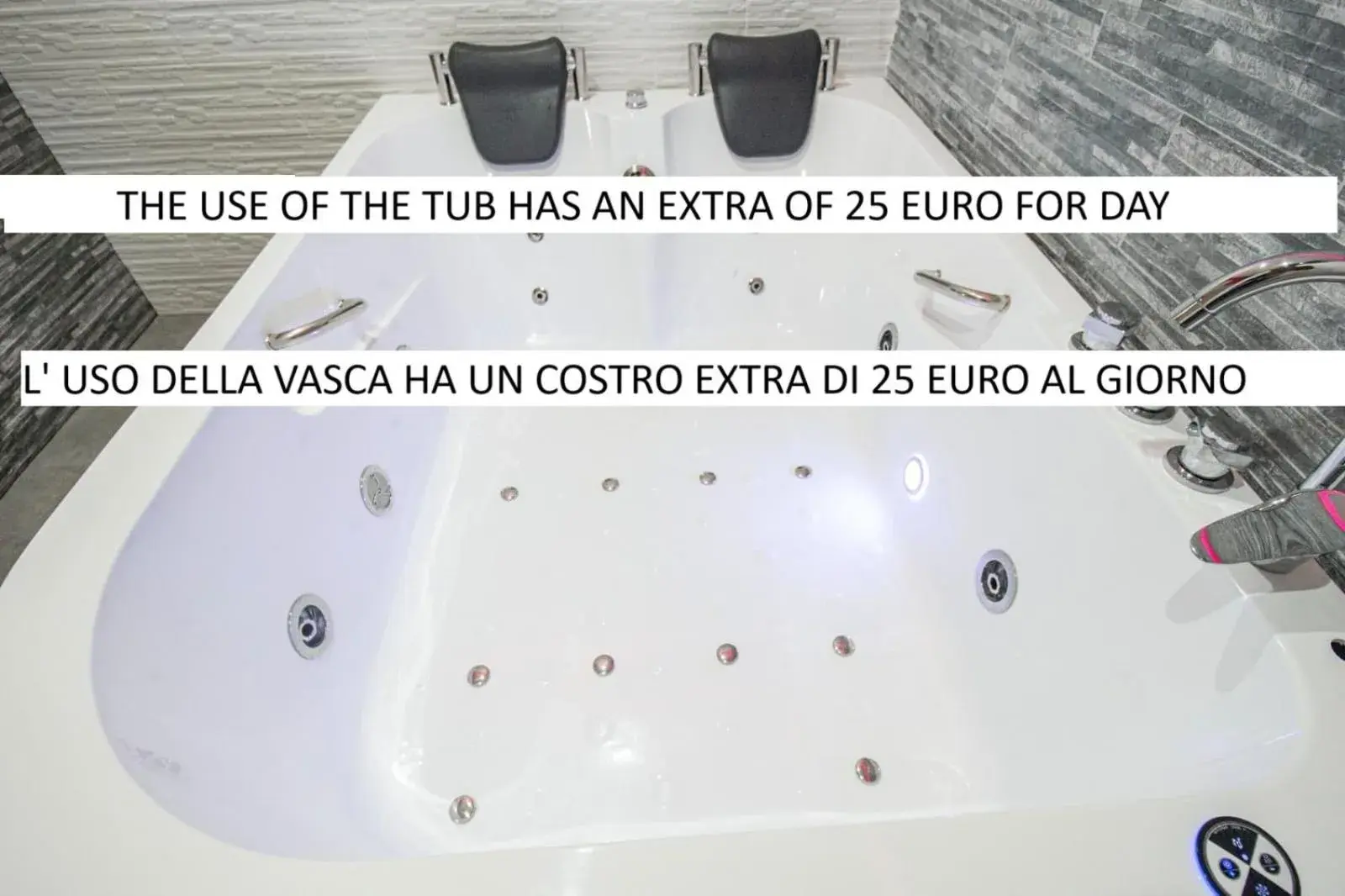 Deluxe Queen Studio in Royal Playa Suite and Apartament -private parking- self chek out Deluxe Queen Studio in Royal Playa Suite and Apartament -private parking- self chek out