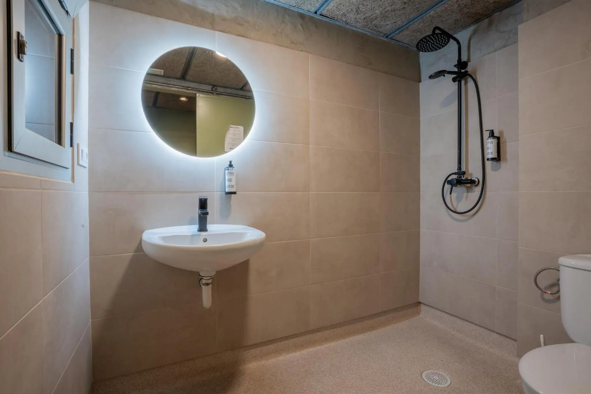 Bathroom in Ideal Youth Hostel