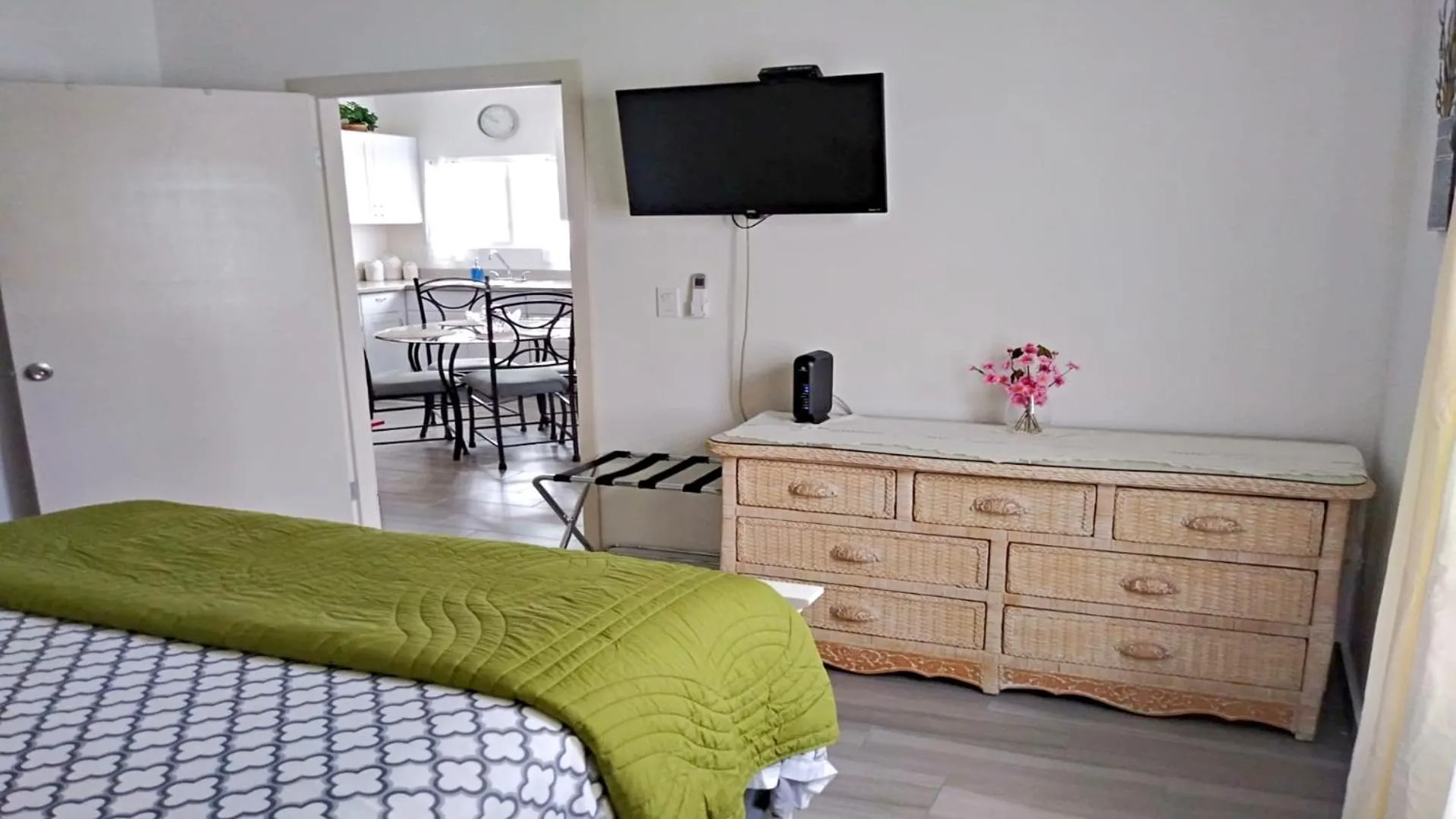 Photo of the whole room, Bed in Brand New Sedona House by Kivoya