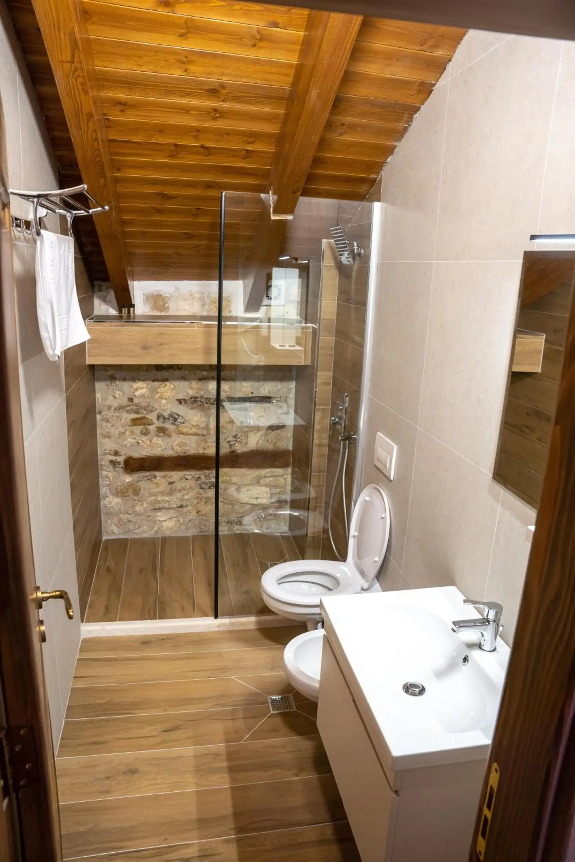 Triple Room with Private Bathroom in Hotel Kapllani Triple Room with Private Bathroom in Hotel Kapllani