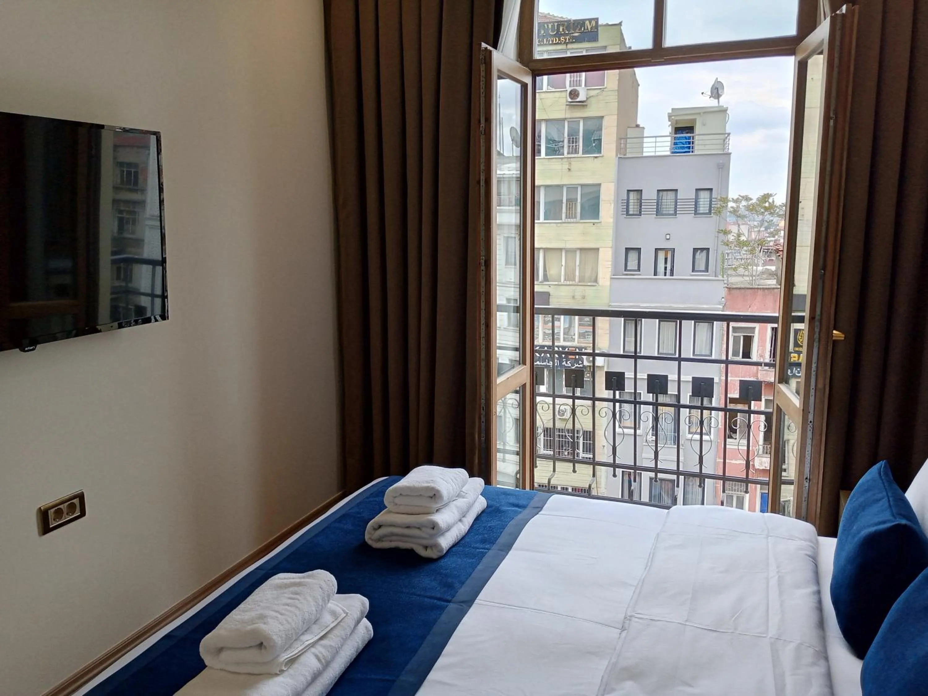 Bed in Taksim Bosphorus Hotel