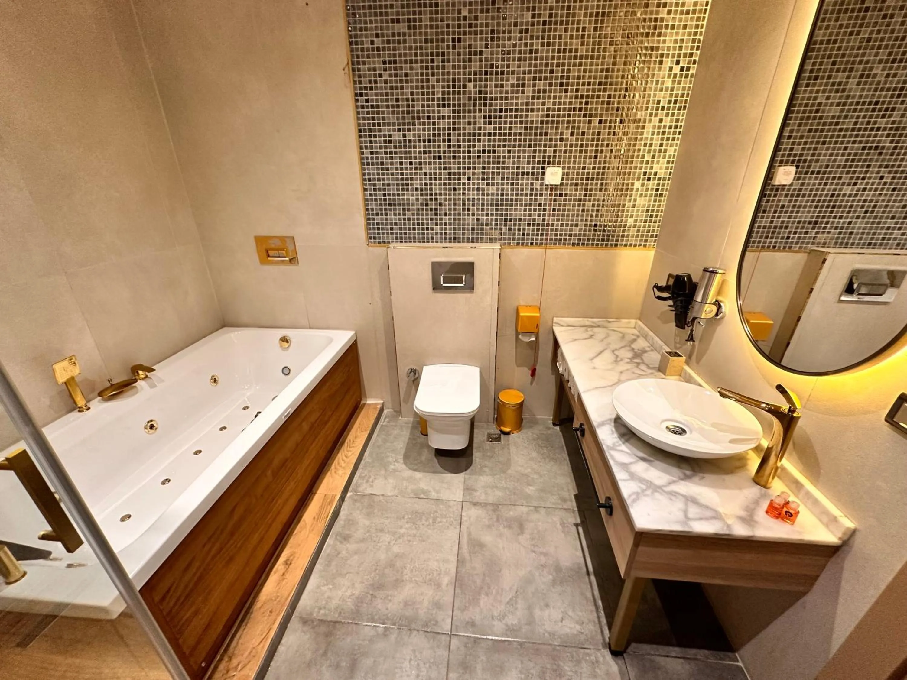 Shower in Taksim Bosphorus Hotel