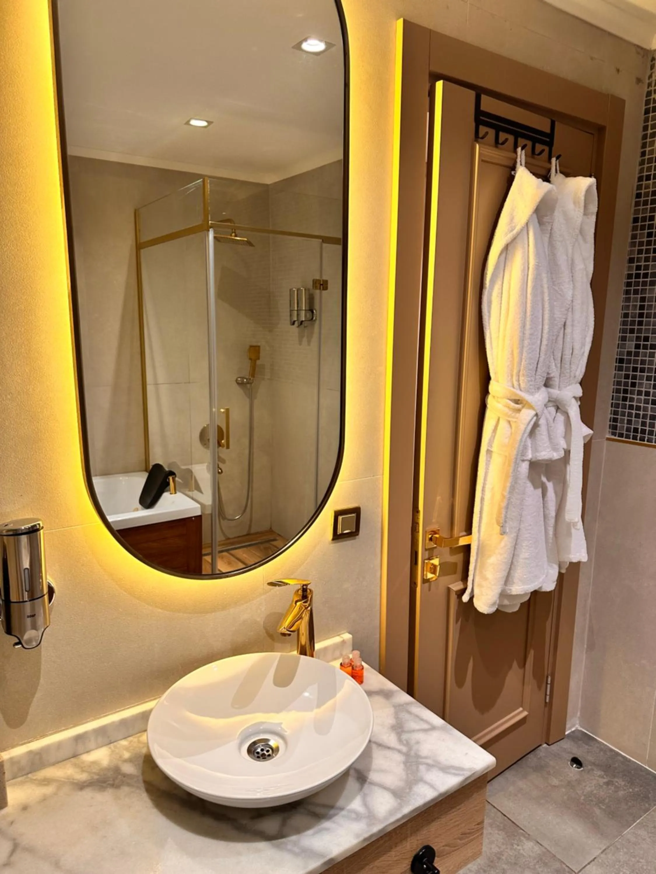 Shower in Taksim Bosphorus Hotel