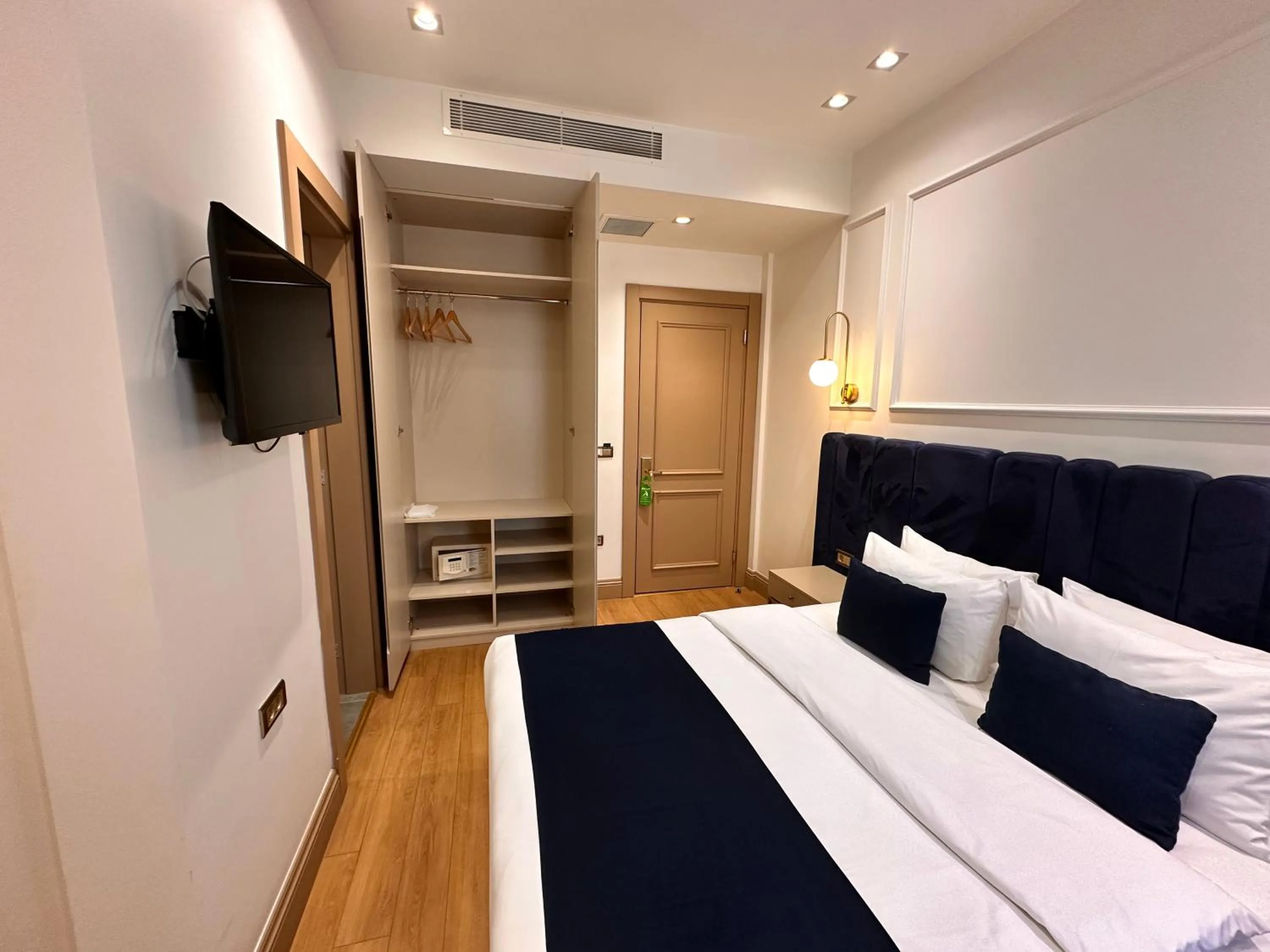 Bed in Taksim Bosphorus Hotel