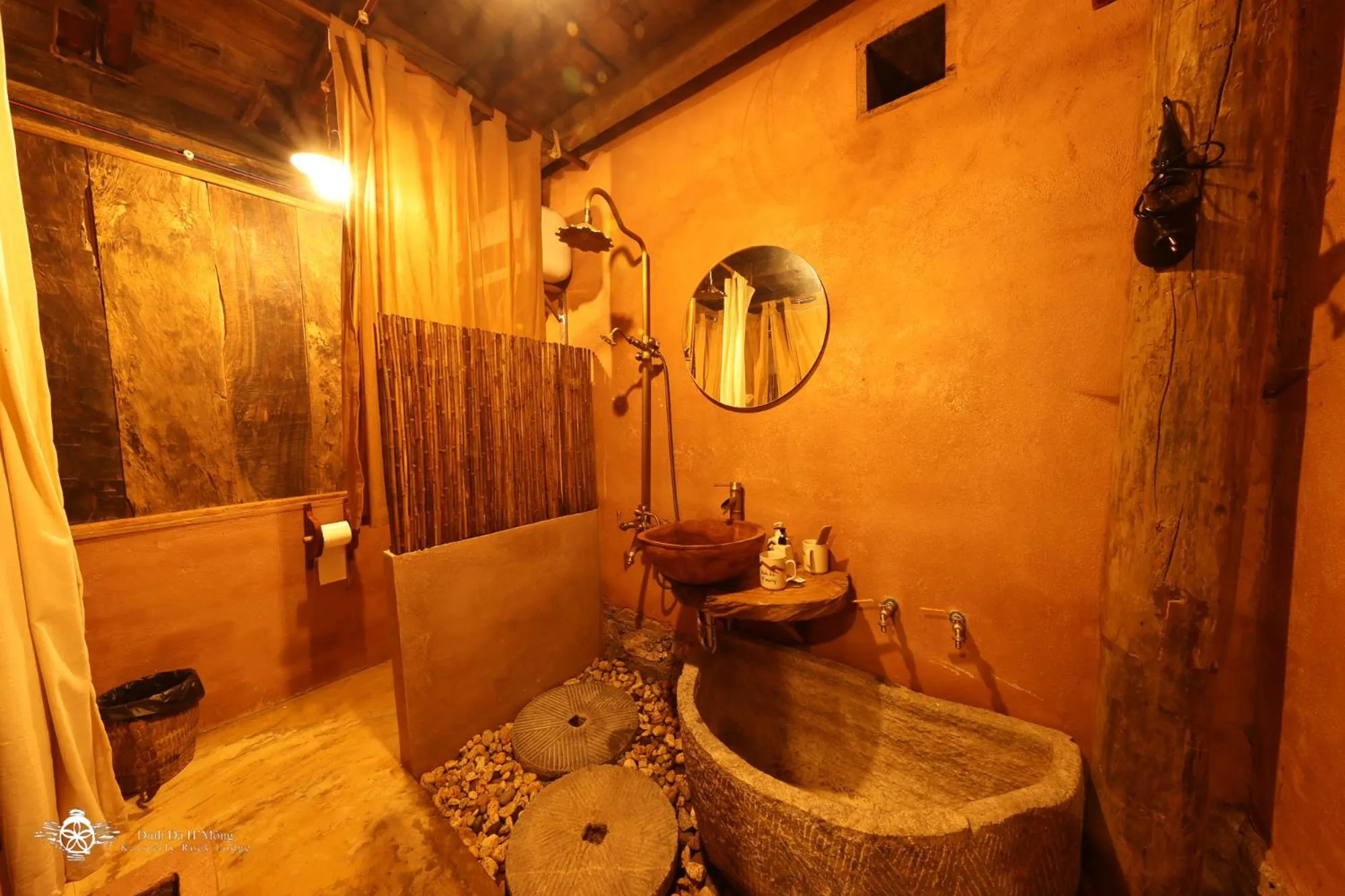 Shower in Dinh Đá H'Mông - Karsterly Rock Lodge