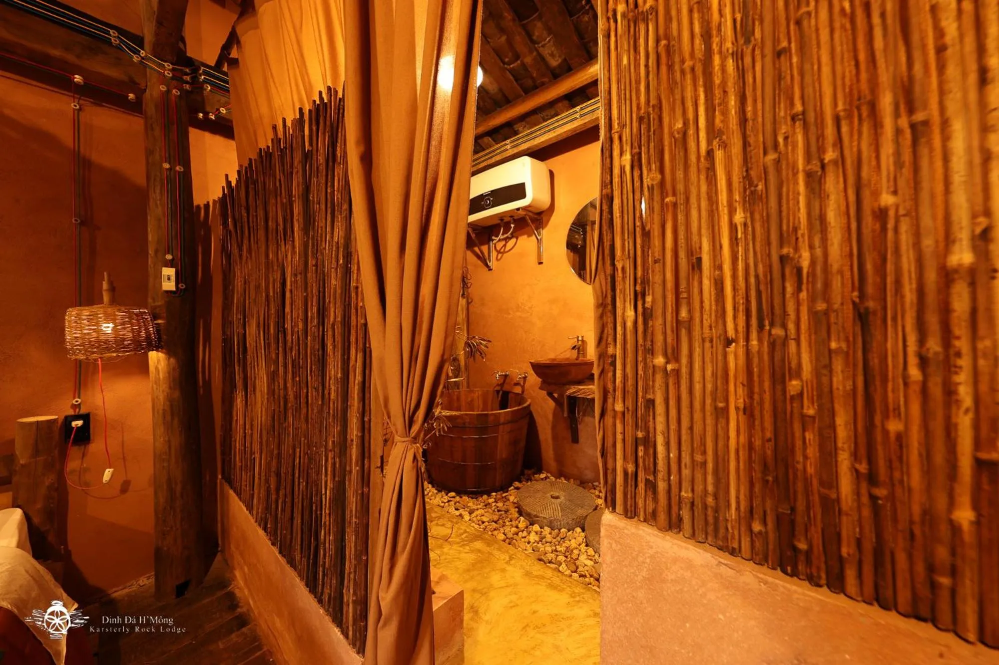 Shower in Dinh Đá H'Mông - Karsterly Rock Lodge
