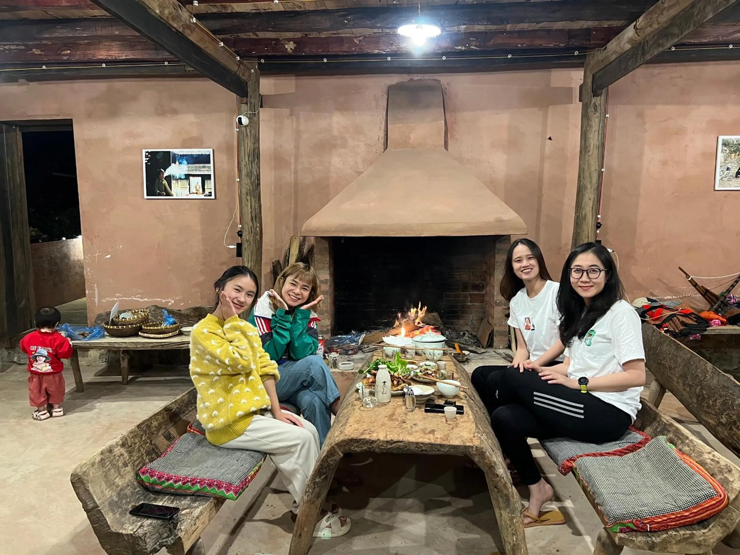 People in Dinh Đá H'Mông - Karsterly Rock Lodge