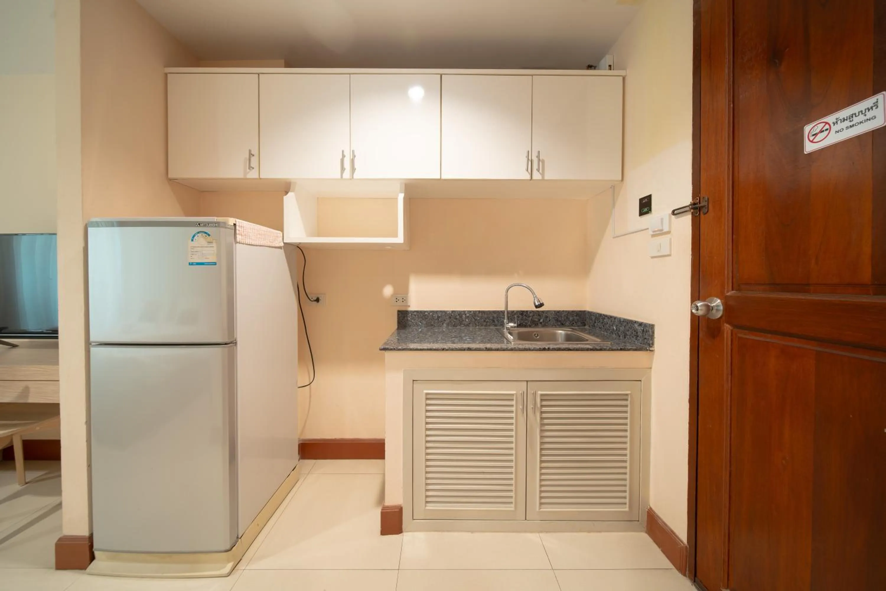 Kitchen or kitchenette in Shamrock Hotel Pattaya